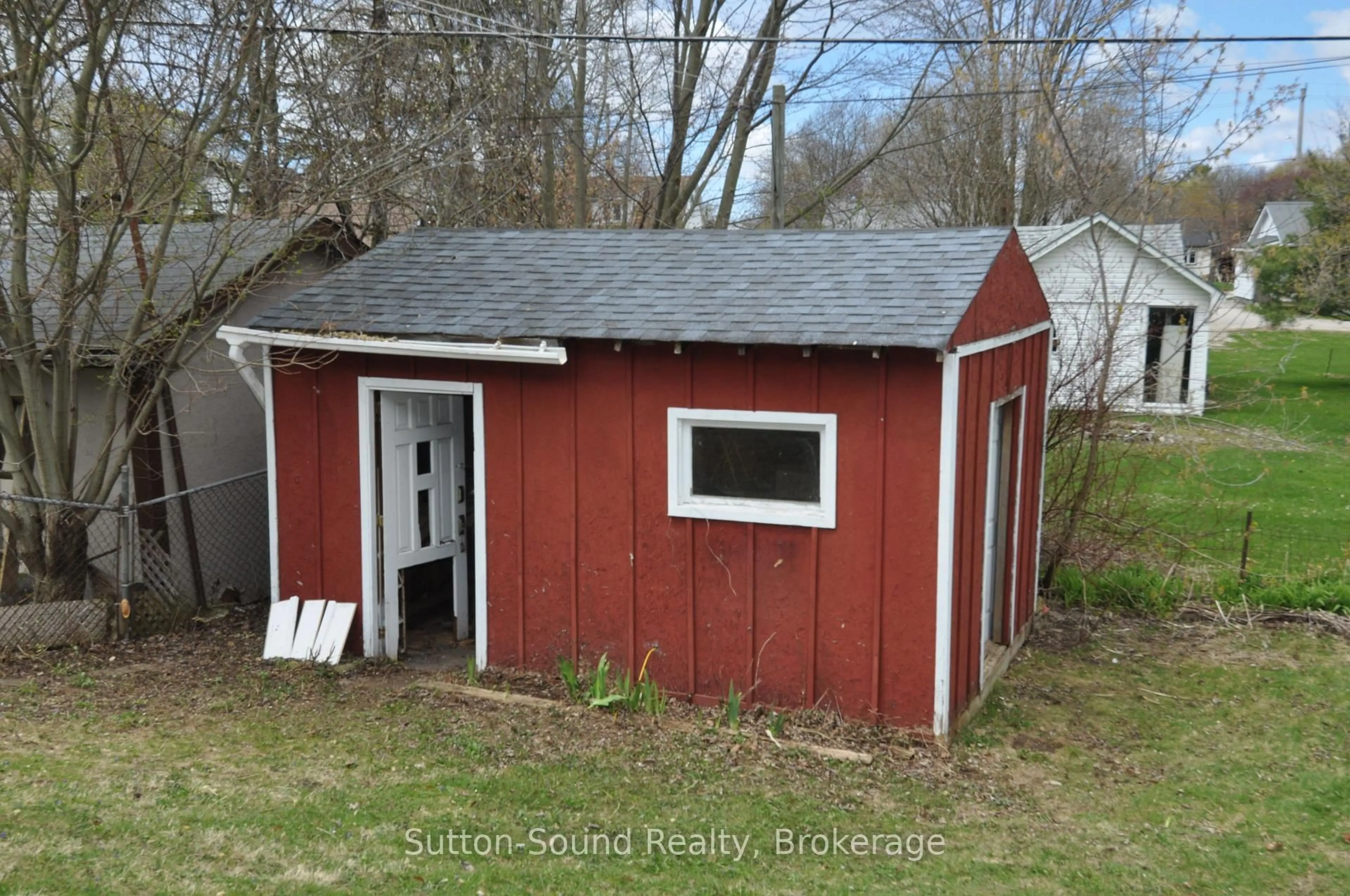 Shed for 996 15th B St, Owen Sound Ontario N4K 1Y4
