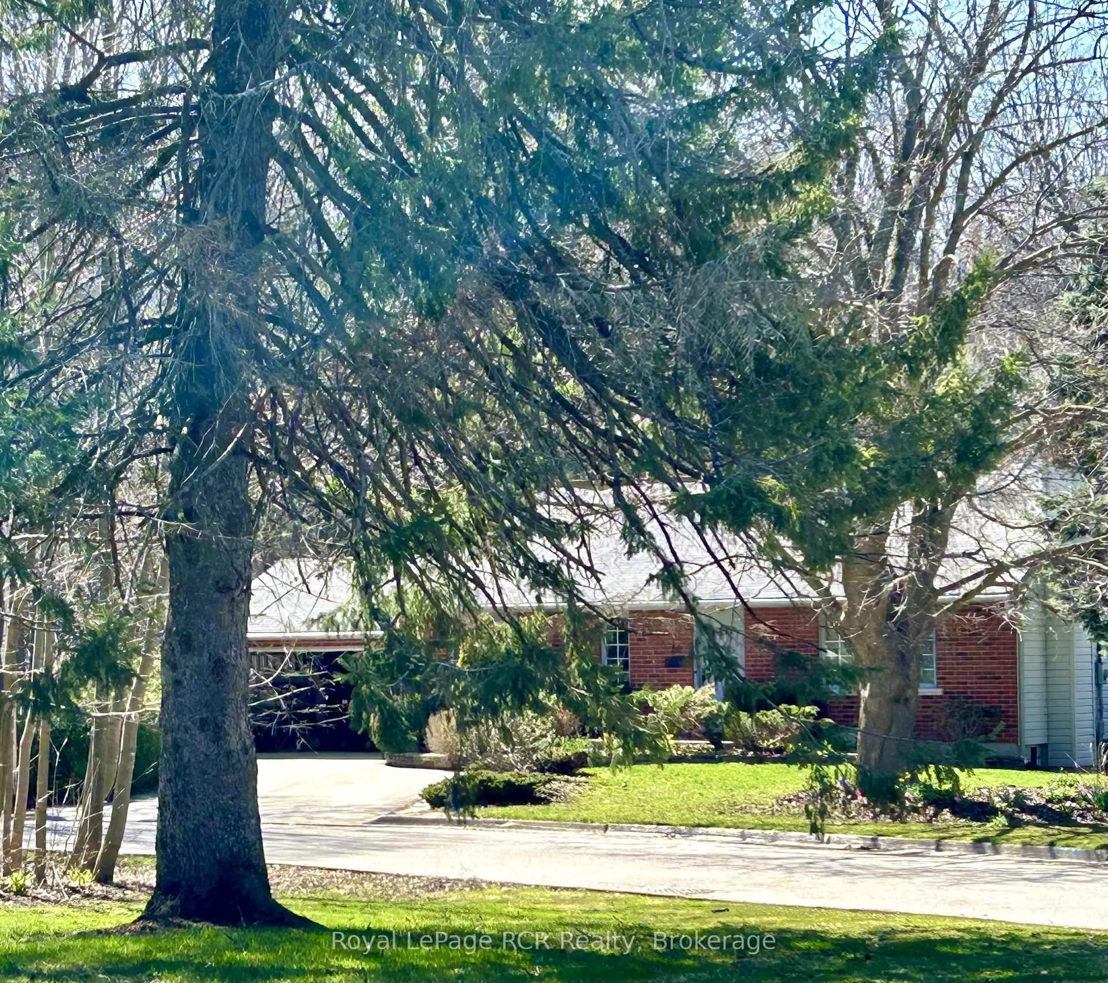 A pic from outside/outdoor area/front of a property/back of a property/a pic from drone, street for 35 5th St, Owen Sound Ontario N4K 1C4