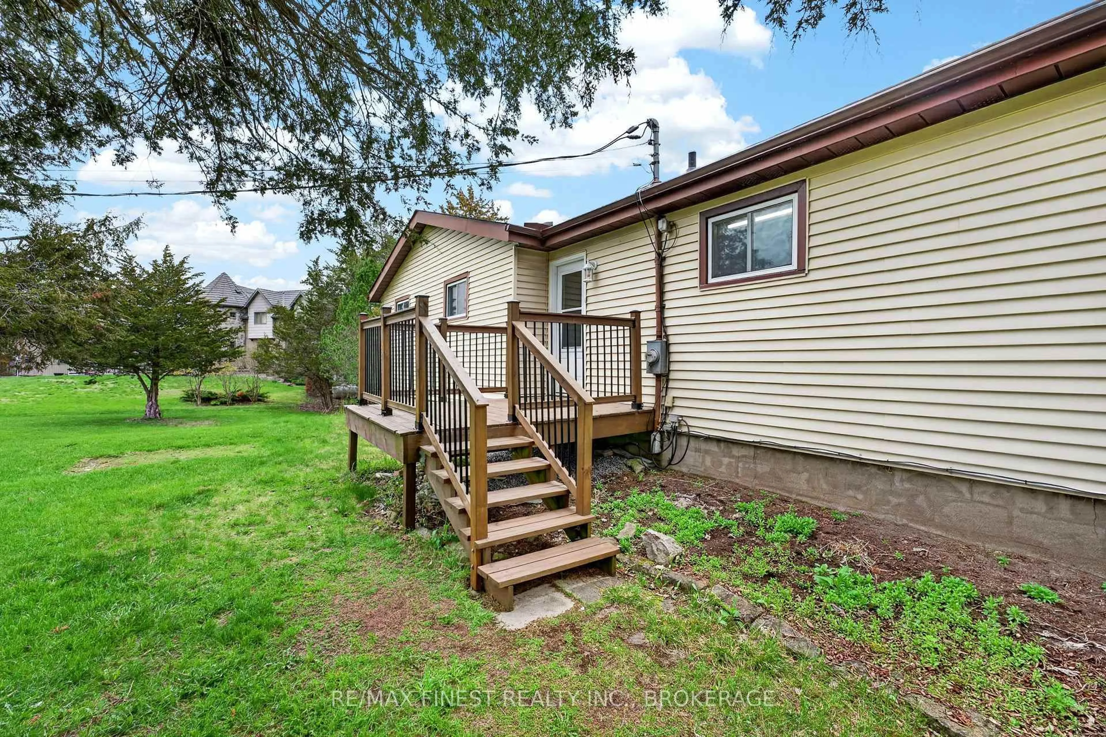 A pic from outside/outdoor area/front of a property/back of a property/a pic from drone, unknown for 8 Sunrise Crt, Prince Edward County Ontario K8N 4Z7