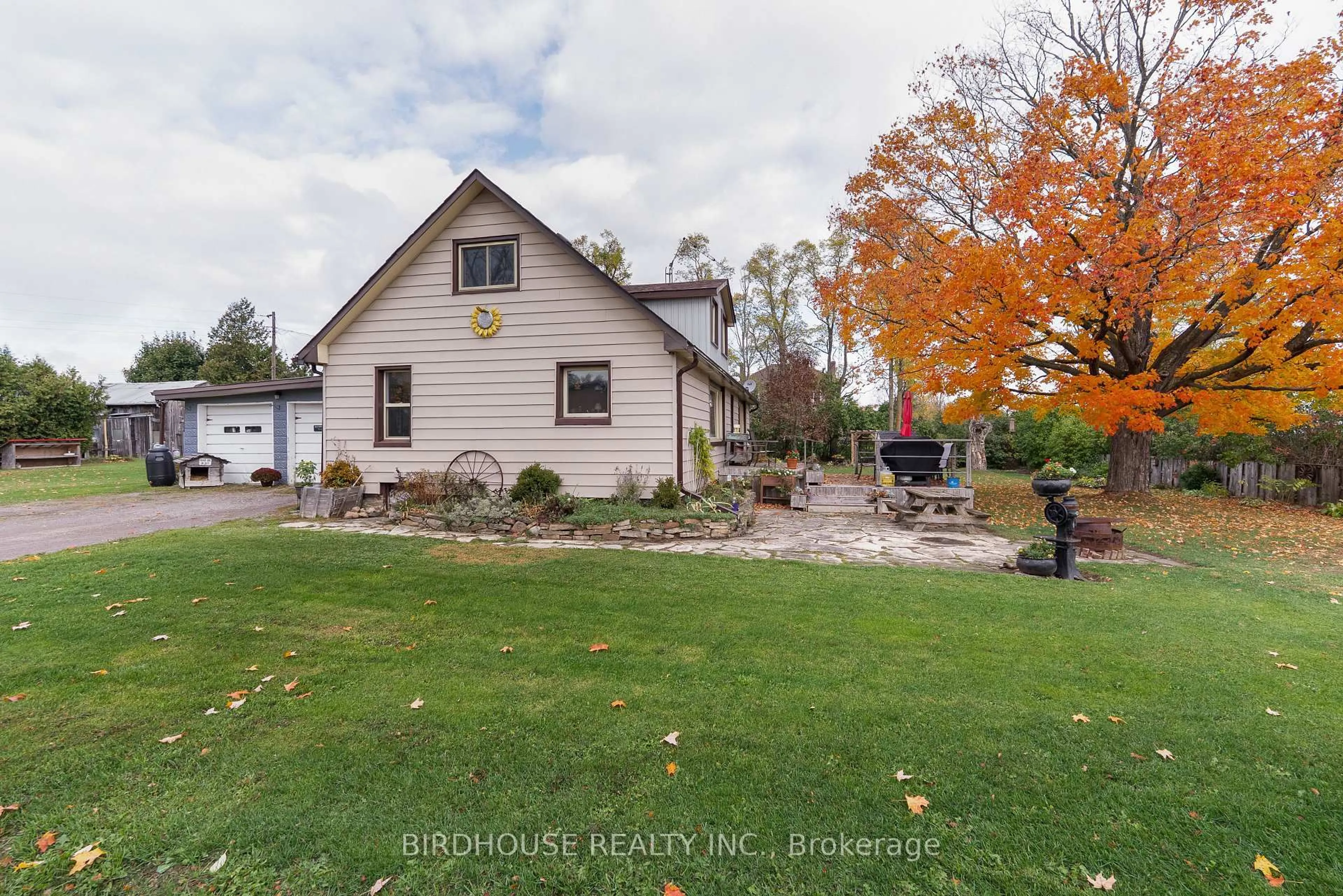 A pic from outside/outdoor area/front of a property/back of a property/a pic from drone, unknown for 101 Maple Lane Dr, Kawartha Lakes Ontario K9V 4R1