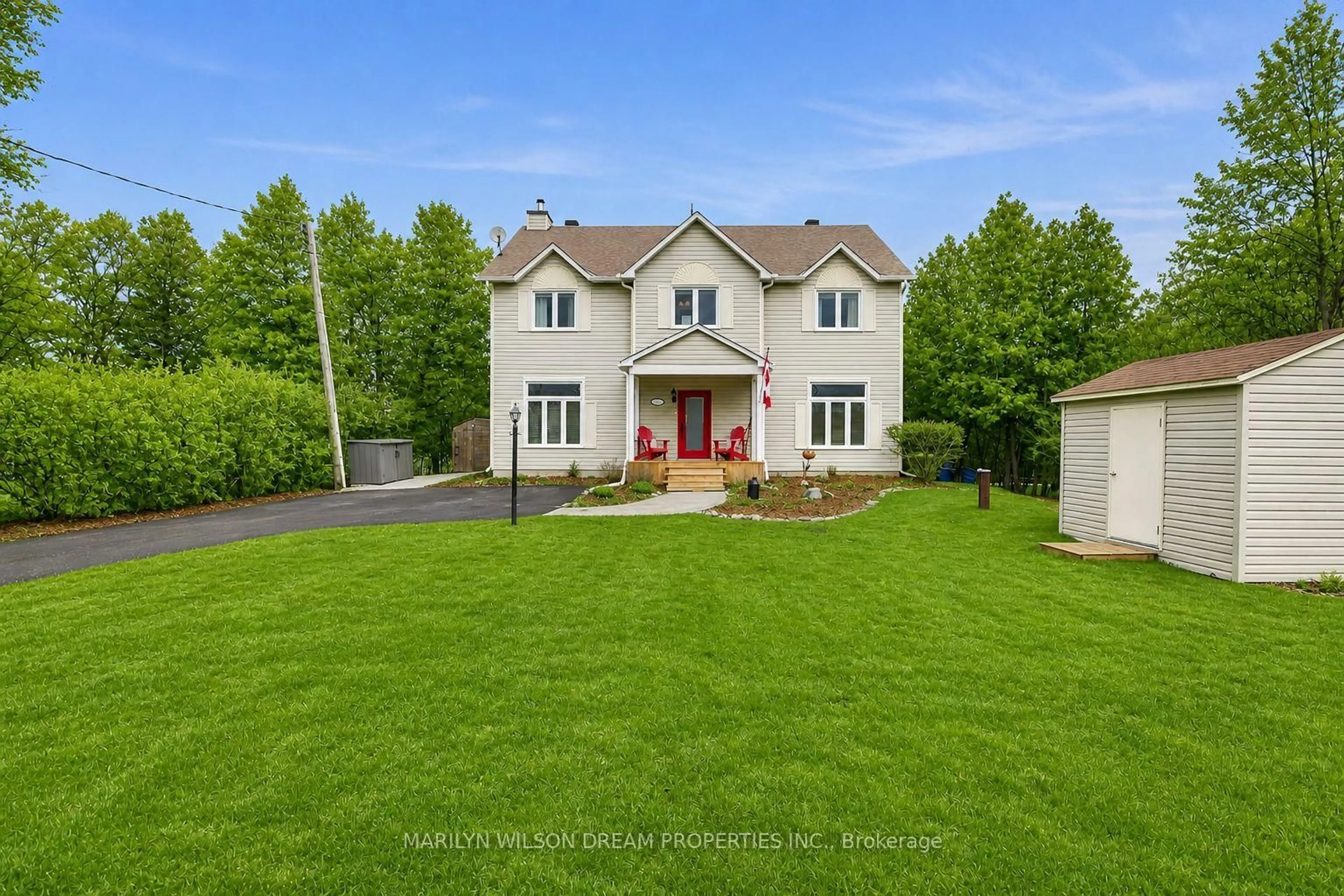 A pic from outside/outdoor area/front of a property/back of a property/a pic from drone, street for 3276 Barlow Cres, Ottawa Ontario K0A 1T0