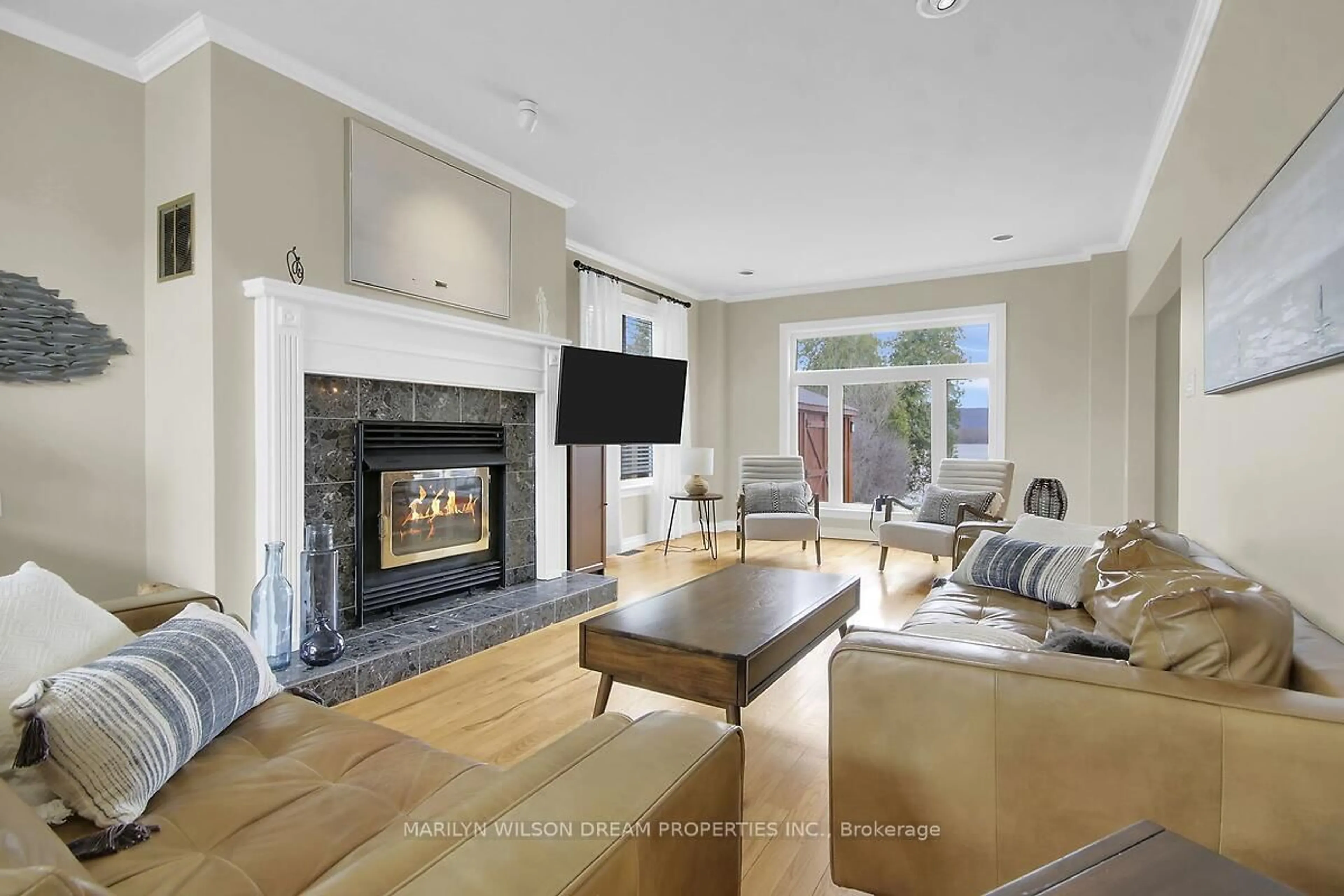 Living room with furniture, unknown for 3276 Barlow Cres, Ottawa Ontario K0A 1T0