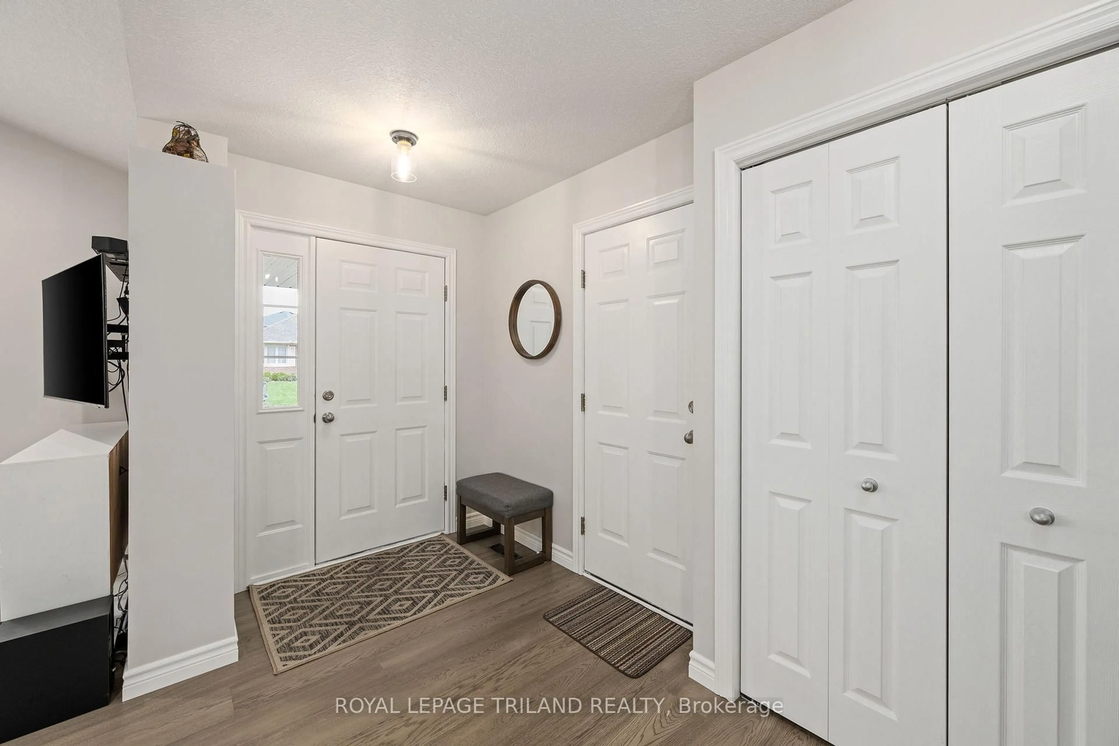 Indoor entryway for 77 SHAW Blvd, Central Elgin Ontario N5P 4N8
