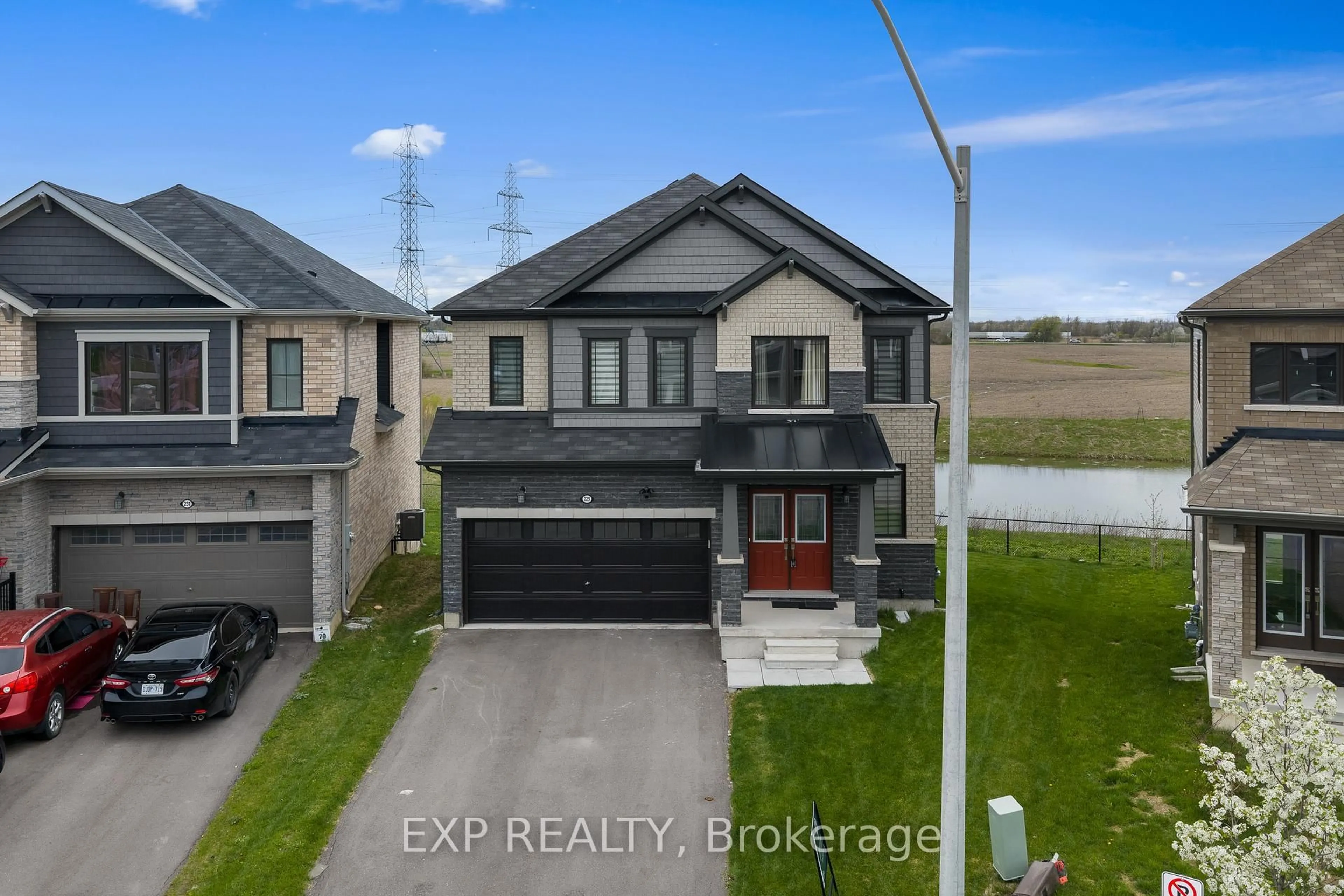 A pic from outside/outdoor area/front of a property/back of a property/a pic from drone, street for 229 Vanilla Tr, Thorold Ontario L2V 0L3