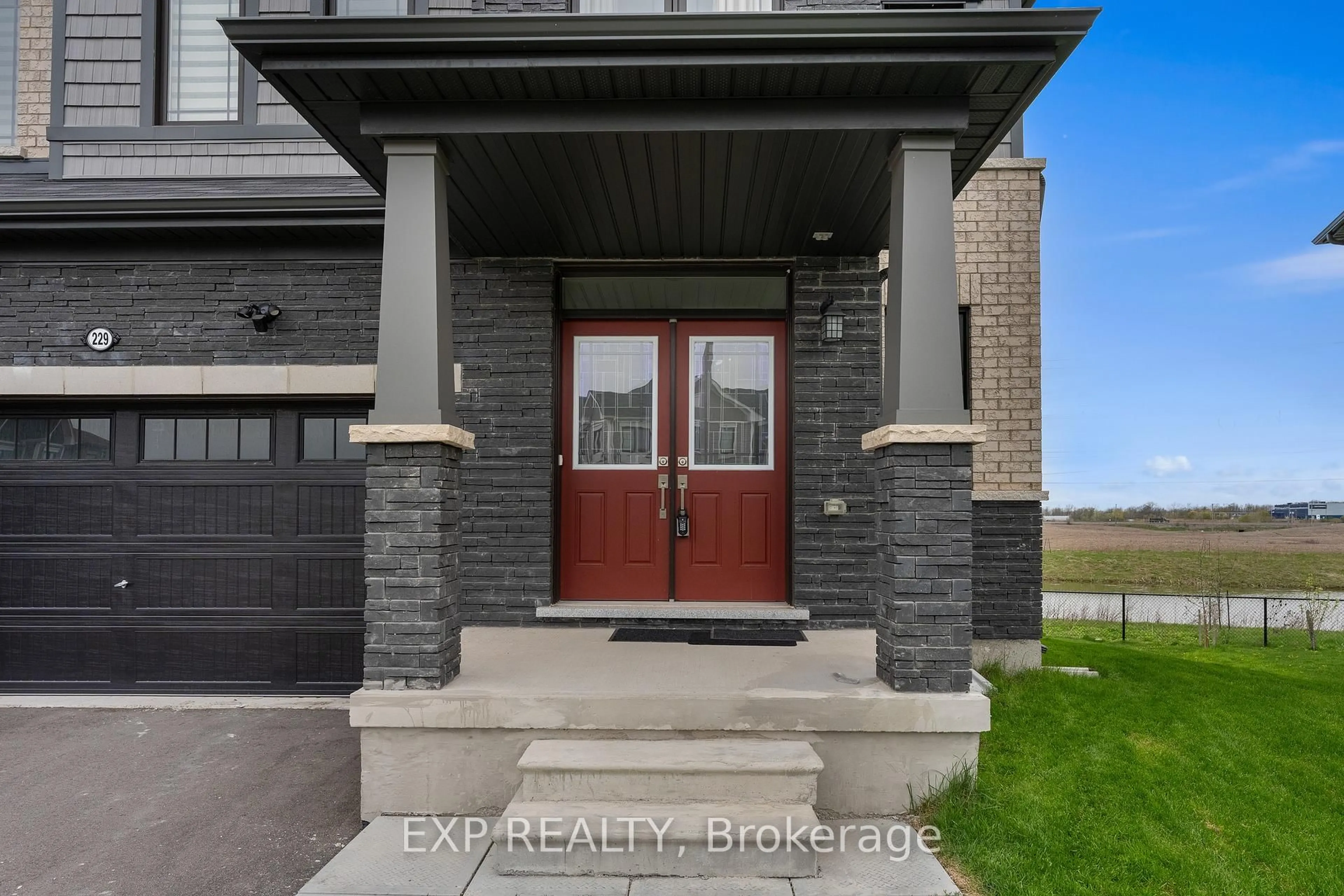 Indoor entryway for 229 Vanilla Tr, Thorold Ontario L2V 0L3
