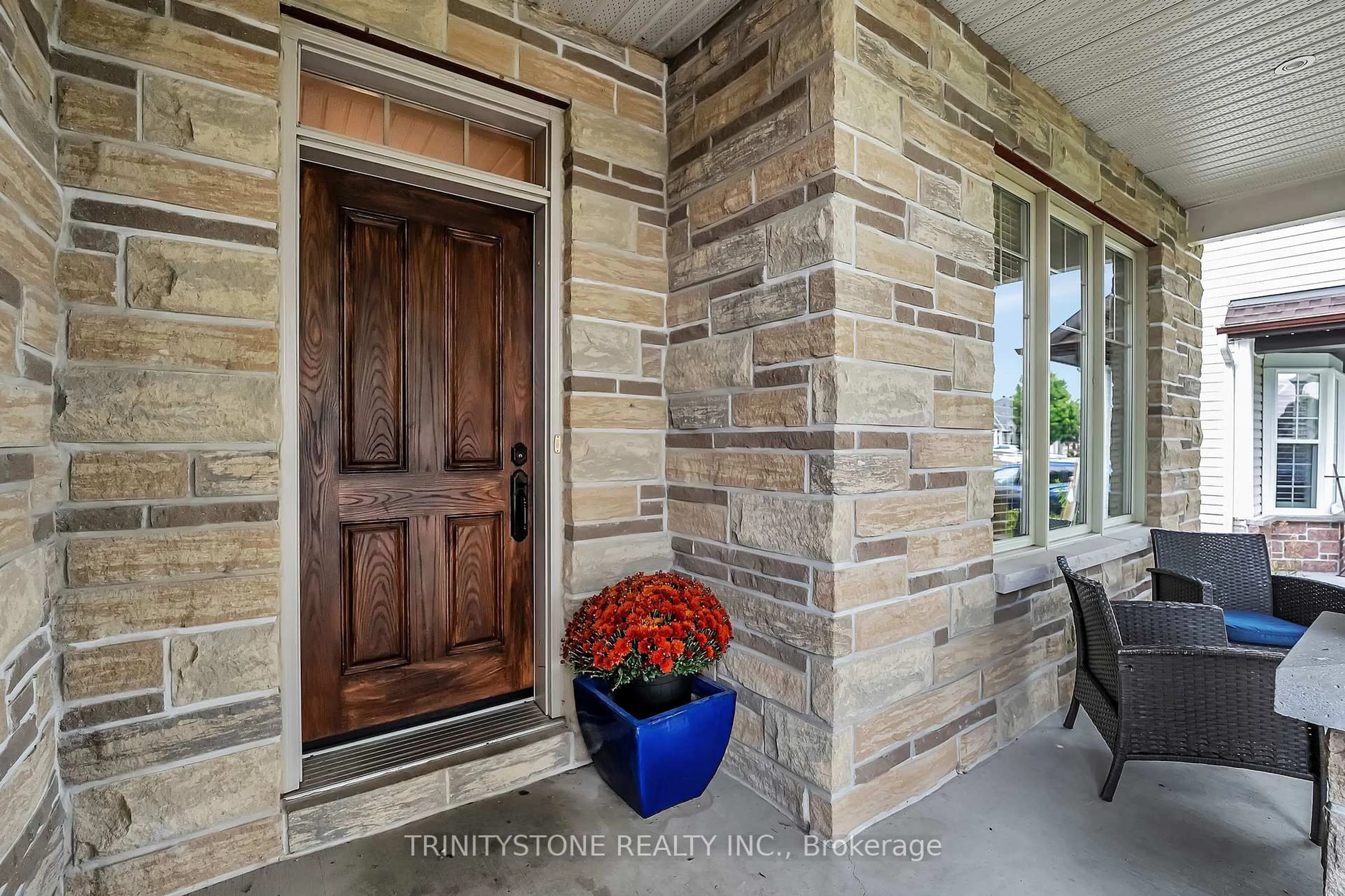 Indoor entryway for 452 Landswood Way, Ottawa Ontario K2S 0A4