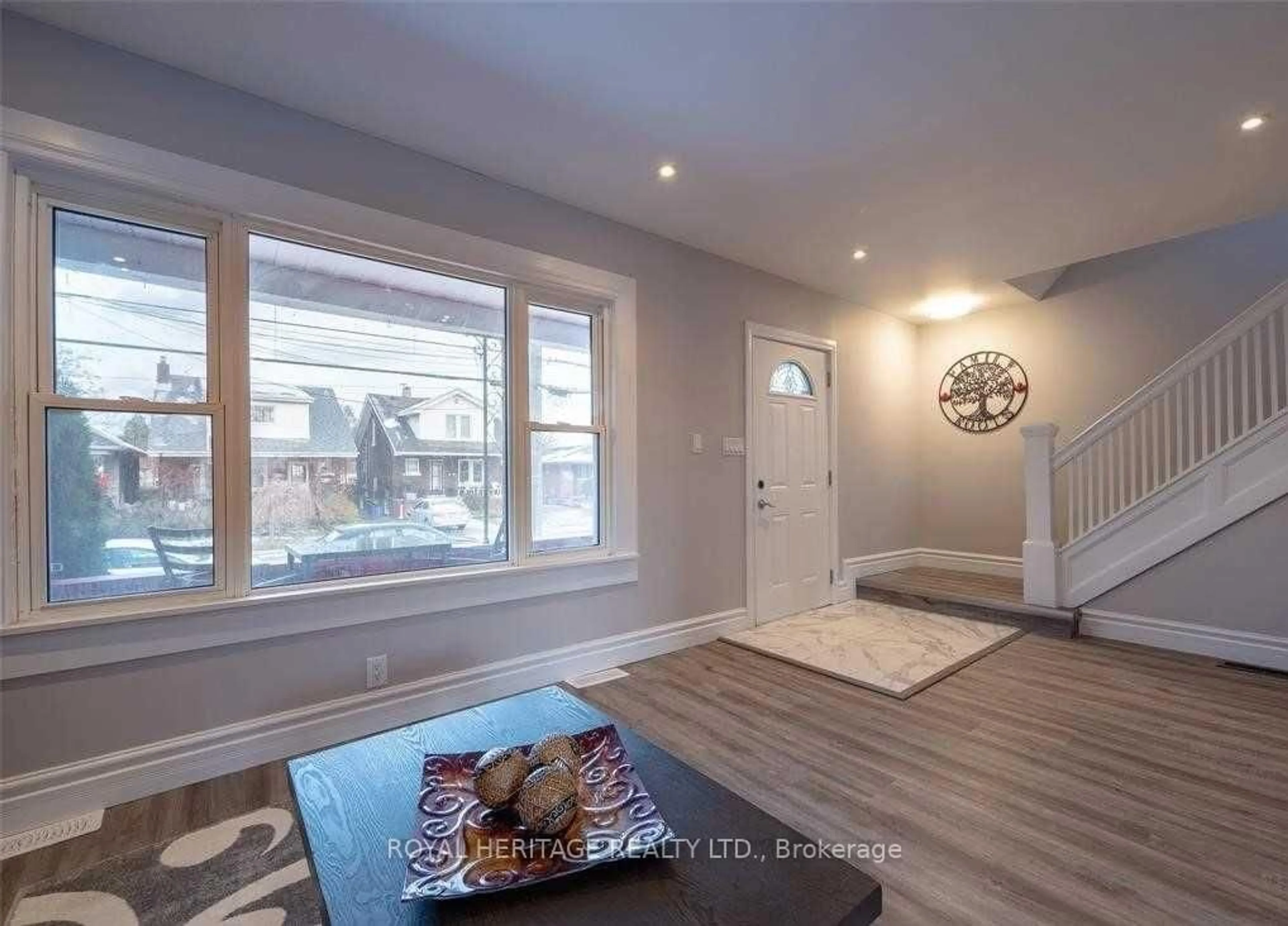 Indoor entryway for 1165 Elm Ave, Windsor Ontario N9A 5J1