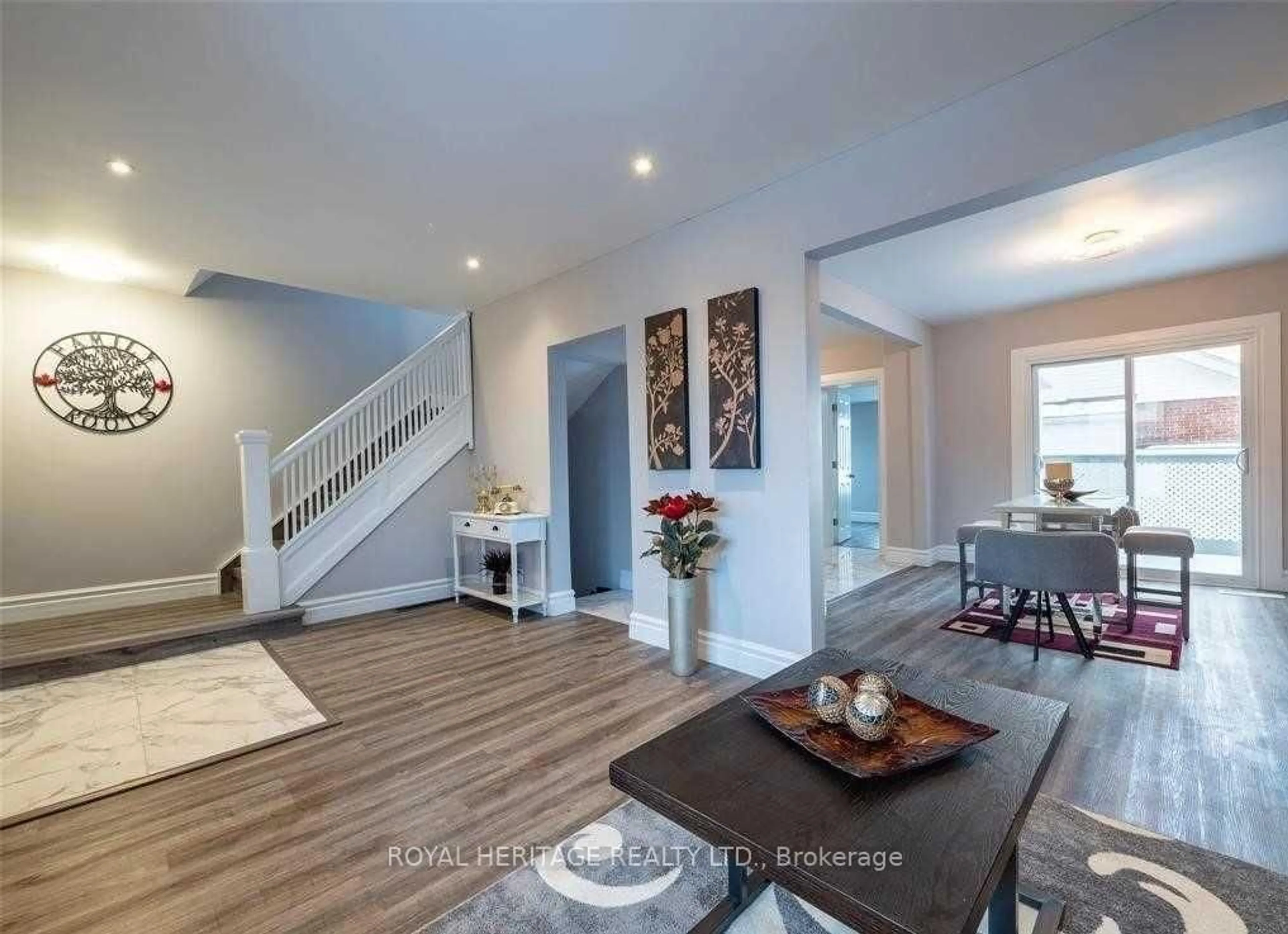 Indoor entryway for 1165 Elm Ave, Windsor Ontario N9A 5J1
