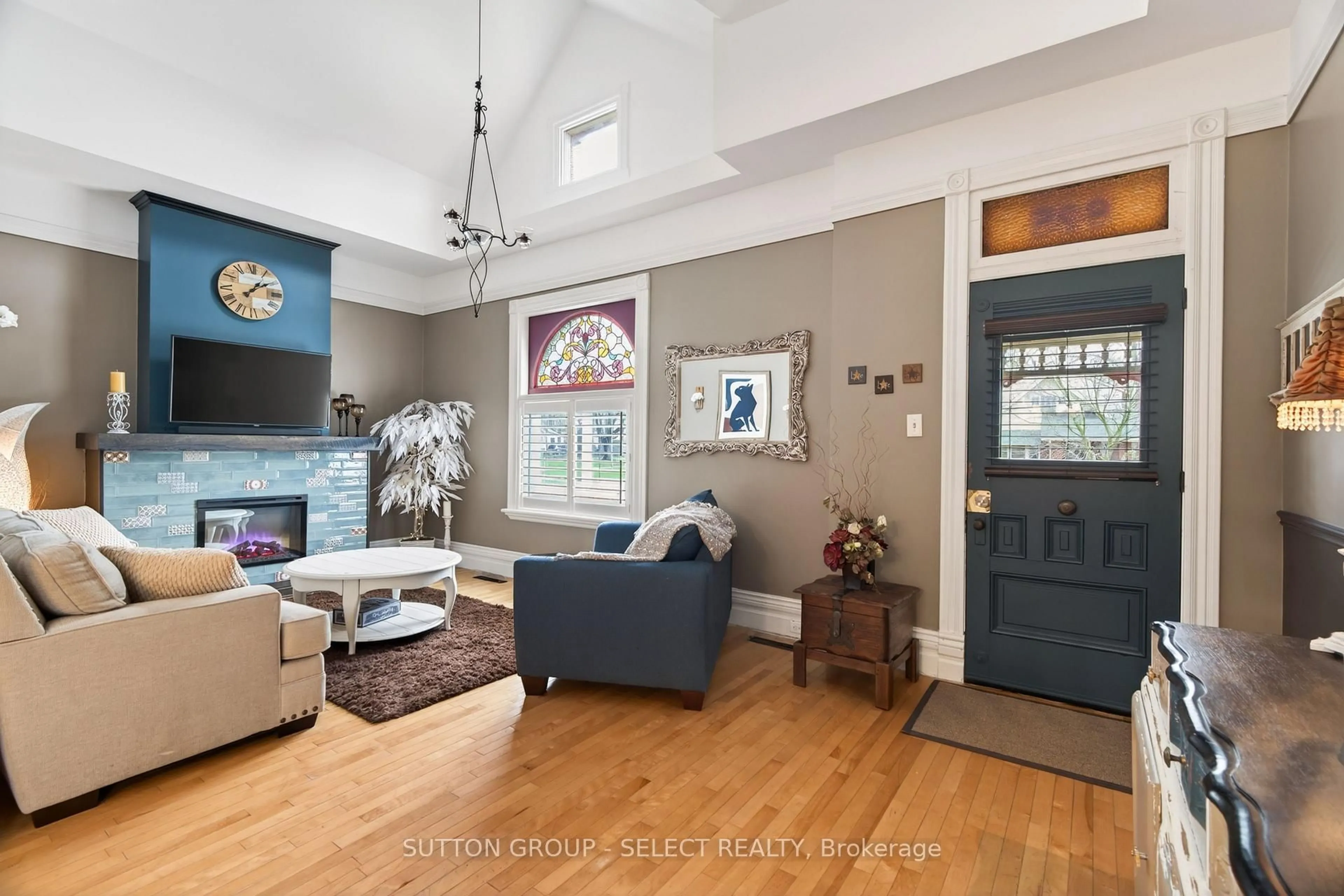 Living room with furniture, unknown for 625 Hale St, London East Ontario N5W 1H9