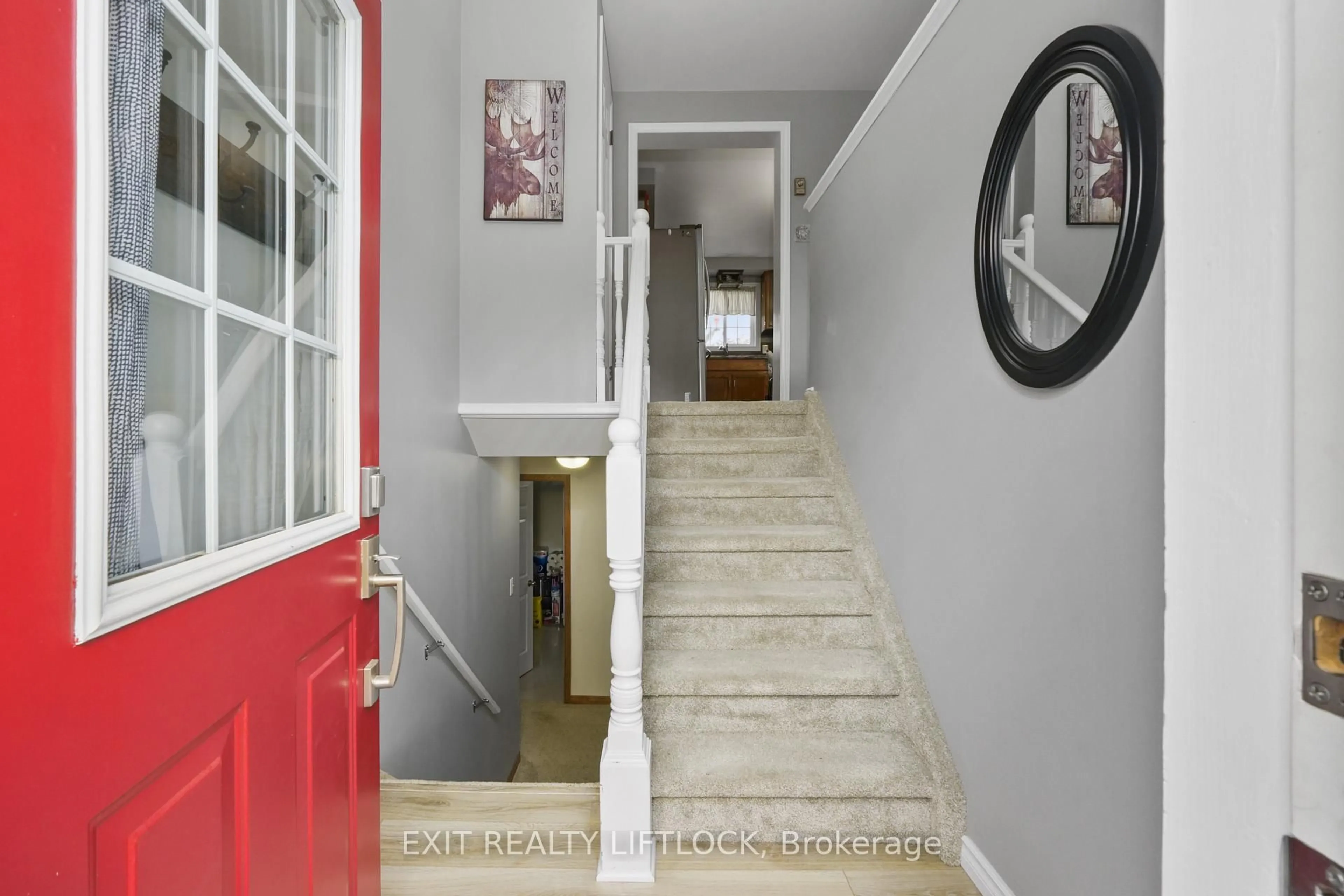 Indoor foyer for 31 Killdeer Dr, Kawartha Lakes Ontario K0L 2W0