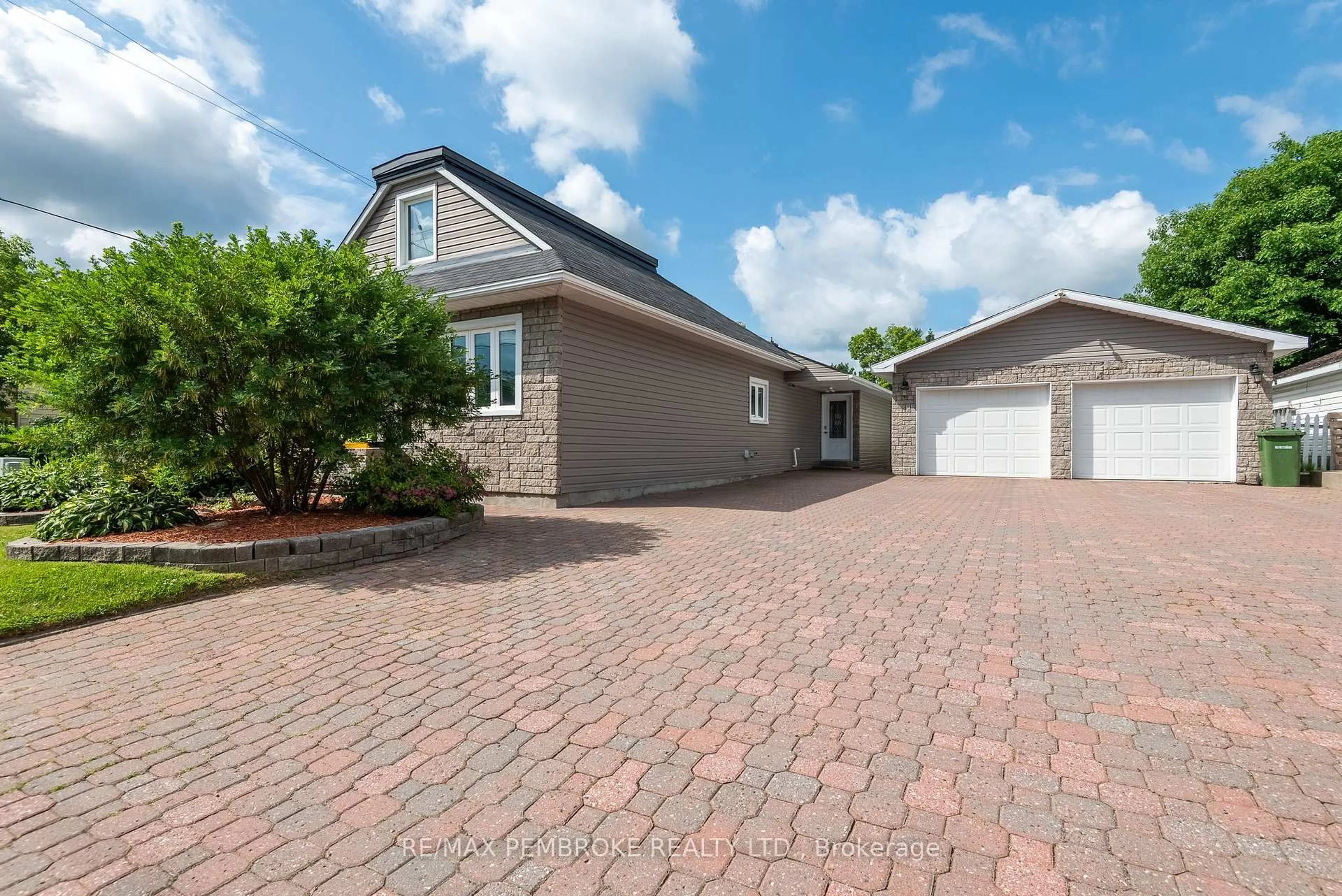 Unknown for 560 Boundary Rd, Pembroke Ontario K8A 6M3
