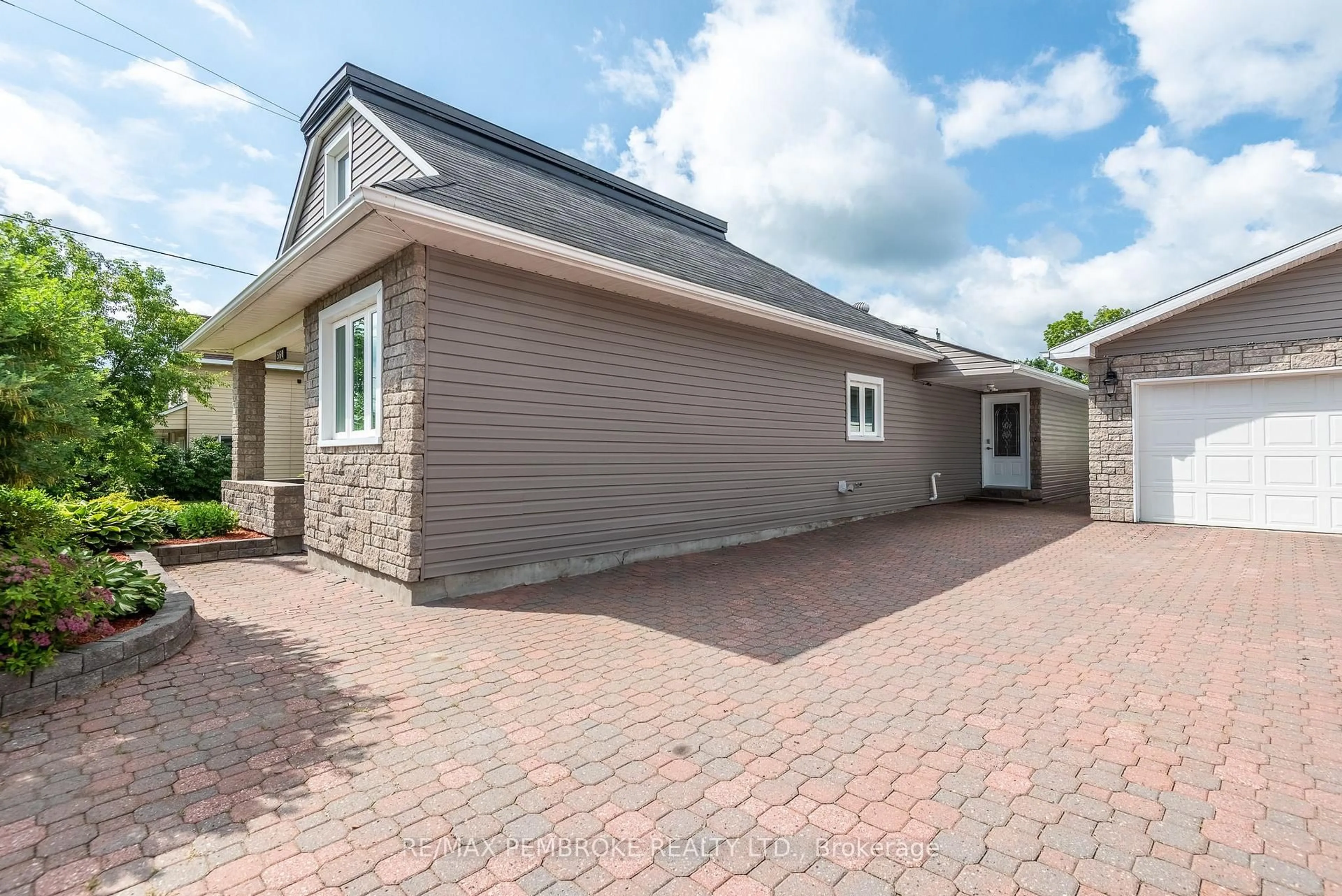 Unknown for 560 Boundary Rd, Pembroke Ontario K8A 6M3