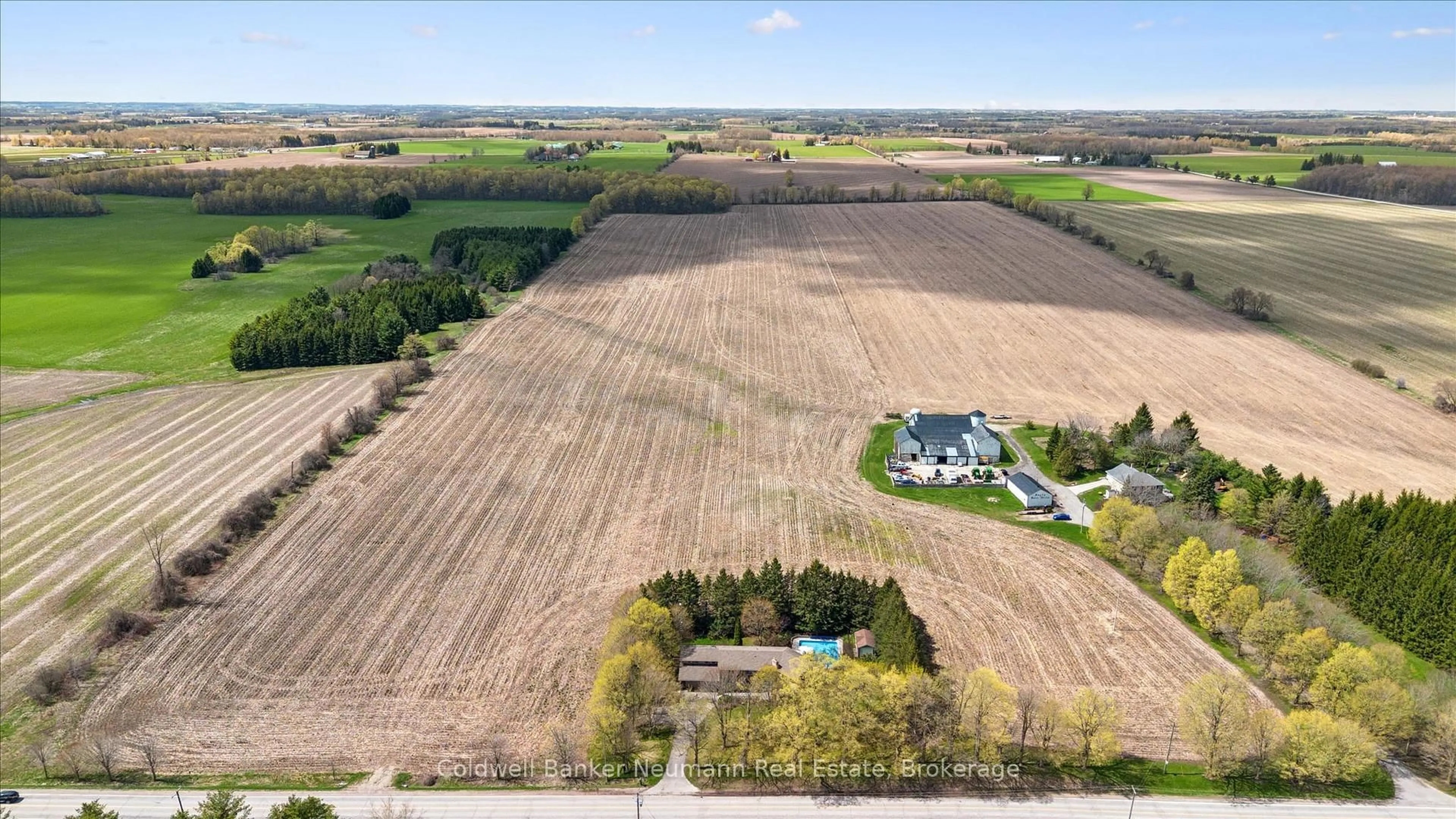 A pic from outside/outdoor area/front of a property/back of a property/a pic from drone, water/lake/river/ocean view for 7690 Mill Rd, Guelph/Eramosa Ontario N1H 6J1