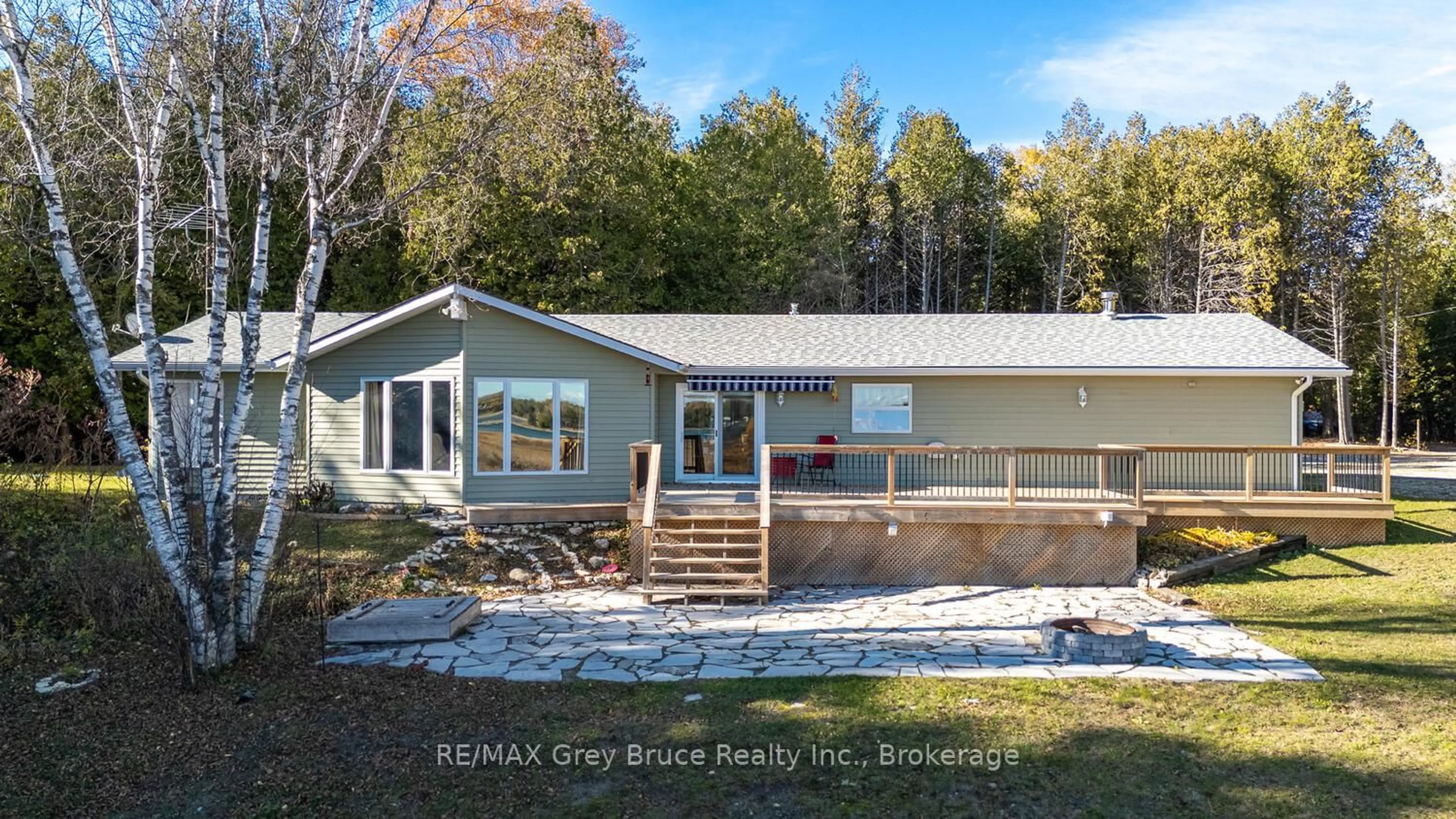 Home with vinyl exterior material, water/lake/river/ocean view for 109 Widgeon Cove Rd, Northern Bruce Peninsula Ontario N0H 2T0