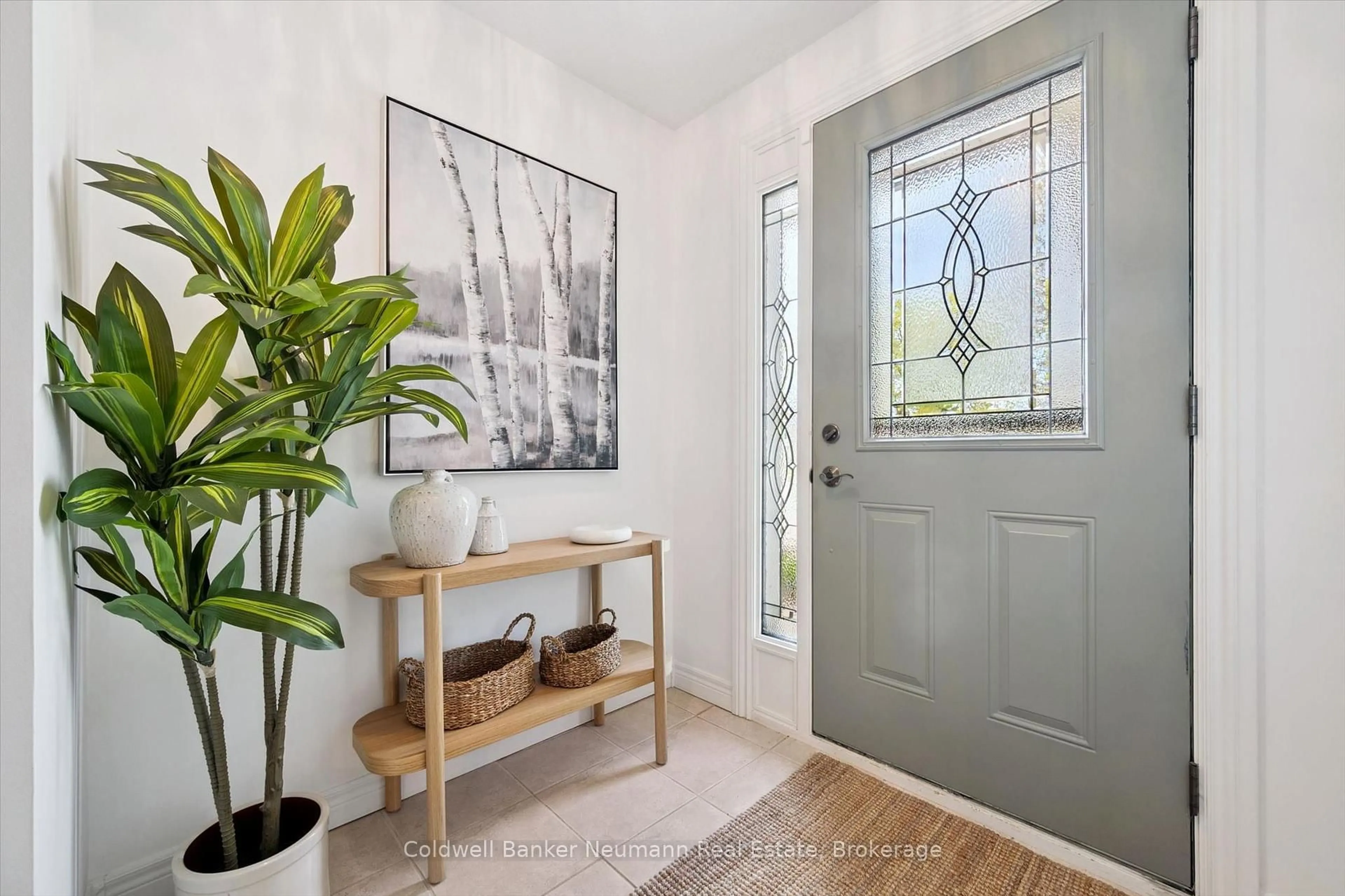 Indoor entryway for 47 Springdale Blvd, Guelph Ontario N1H 7S9