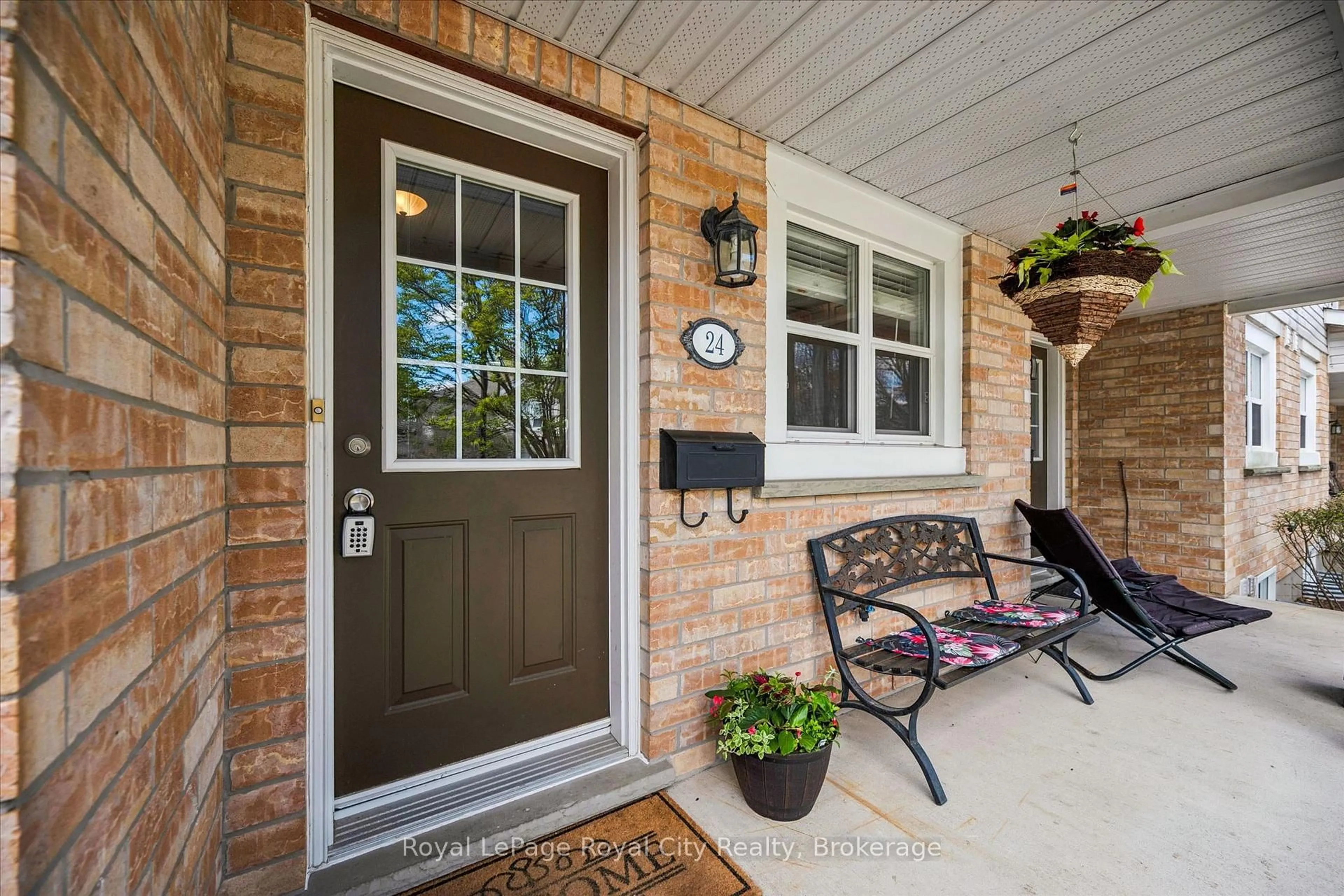 Indoor entryway for 240 London Rd #24, Guelph Ontario N1H 8N8