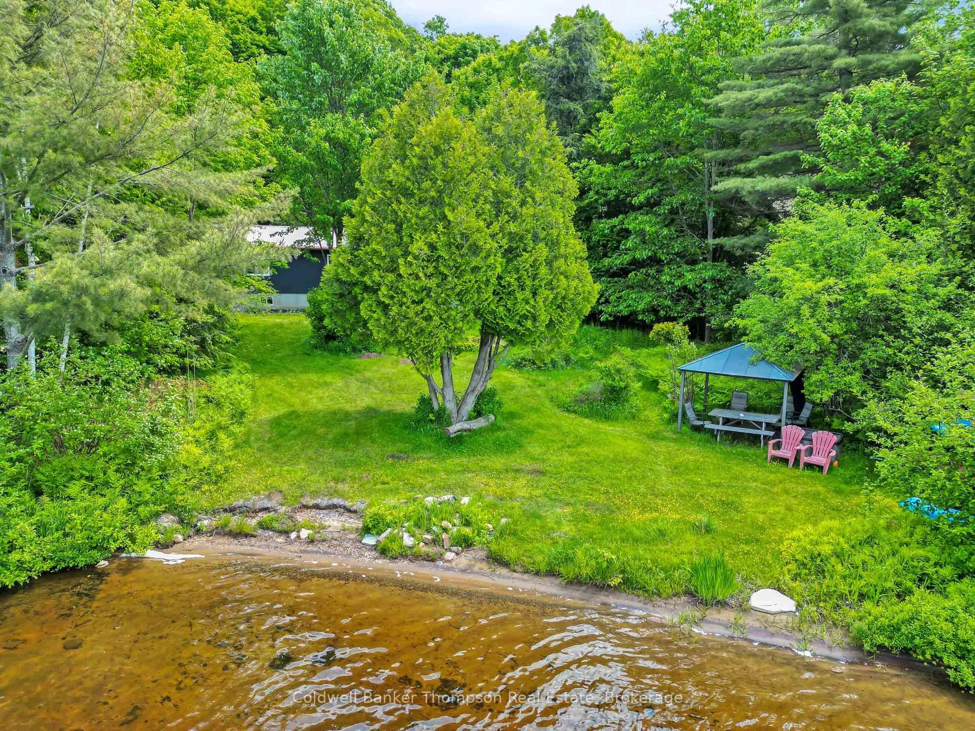 A pic from outside/outdoor area/front of a property/back of a property/a pic from drone, water/lake/river/ocean view for 810 East Waseosa Lake Rd, Huntsville Ontario P1H 2J4