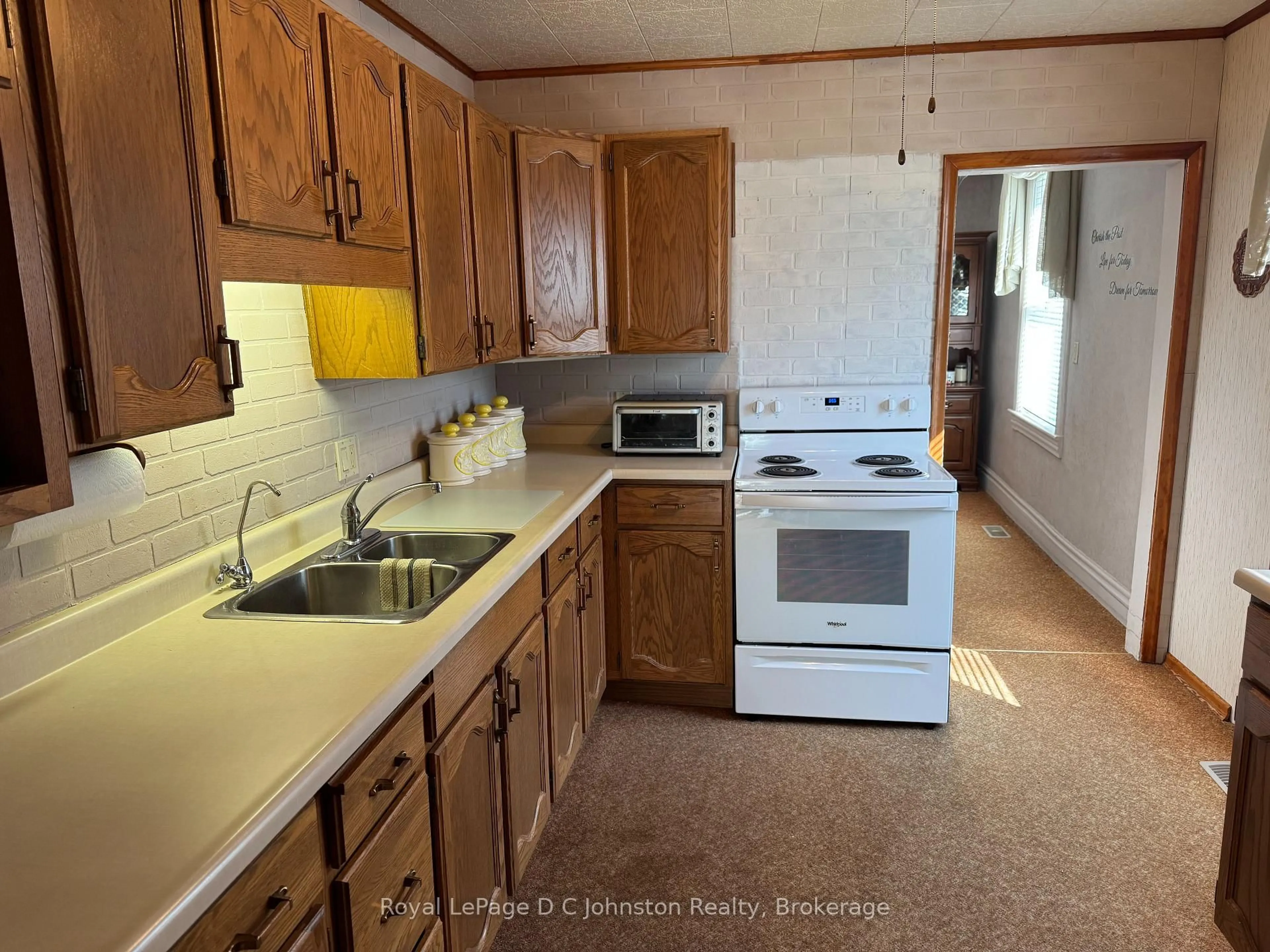 Standard kitchen, unknown for 21 Victoria St, Saugeen Shores Ontario N0H 2L0