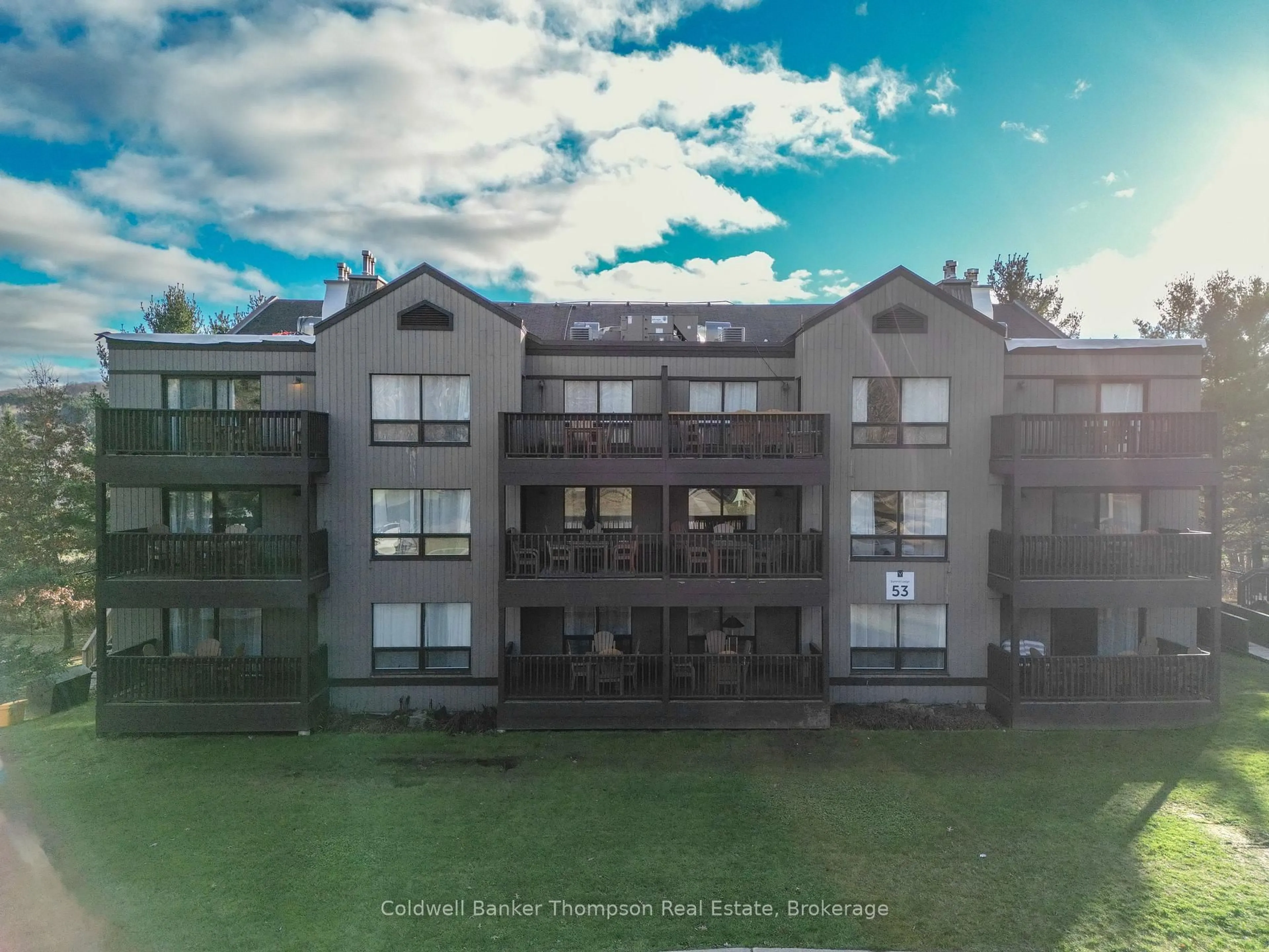 A pic from outside/outdoor area/front of a property/back of a property/a pic from drone, unknown for 1235 DEERHURST Dr #53-201, Huntsville Ontario P1H 2E8