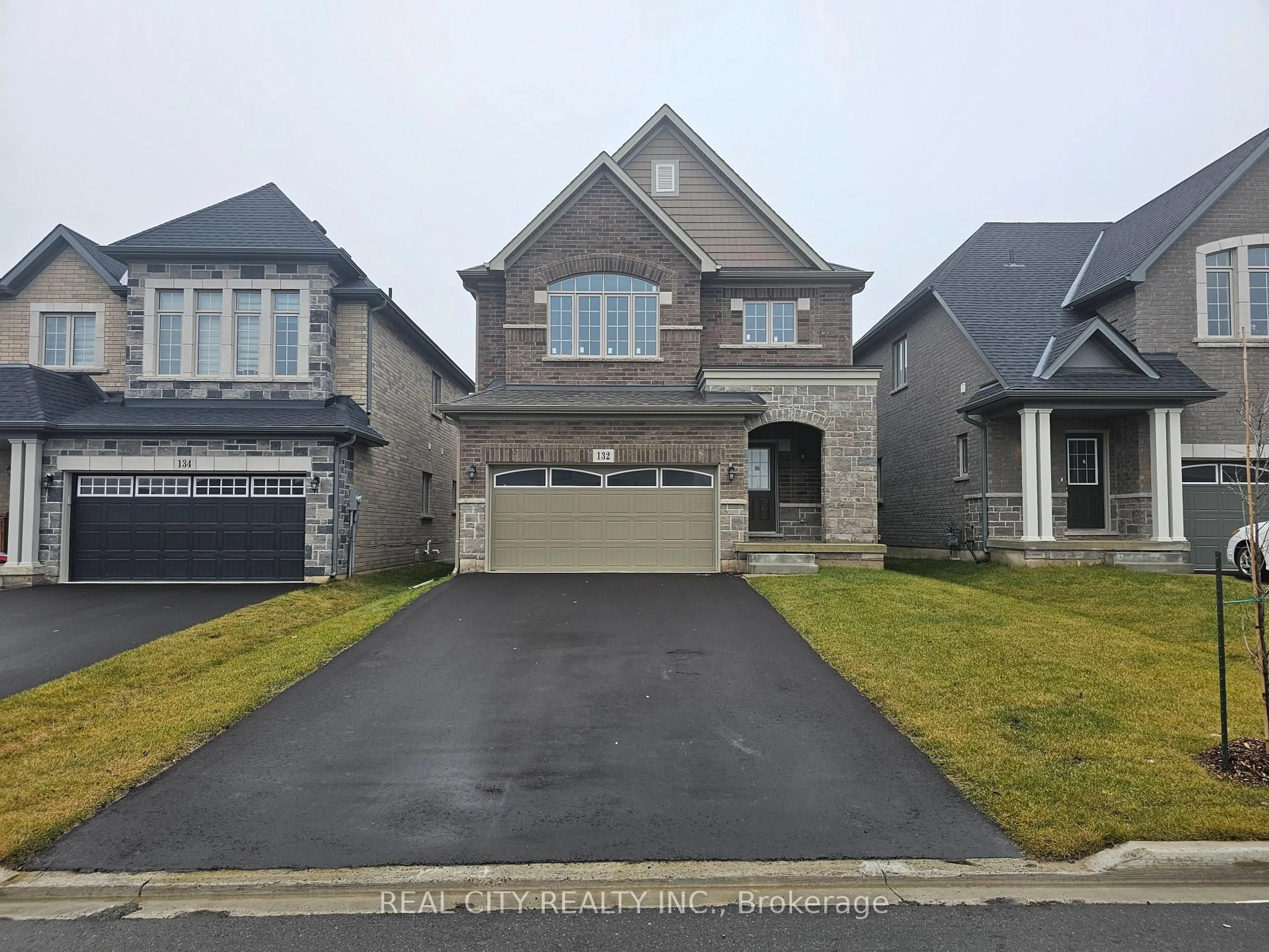 Home with brick exterior material, street for 132 Sunset Way, Thorold Ontario L0S 1A0