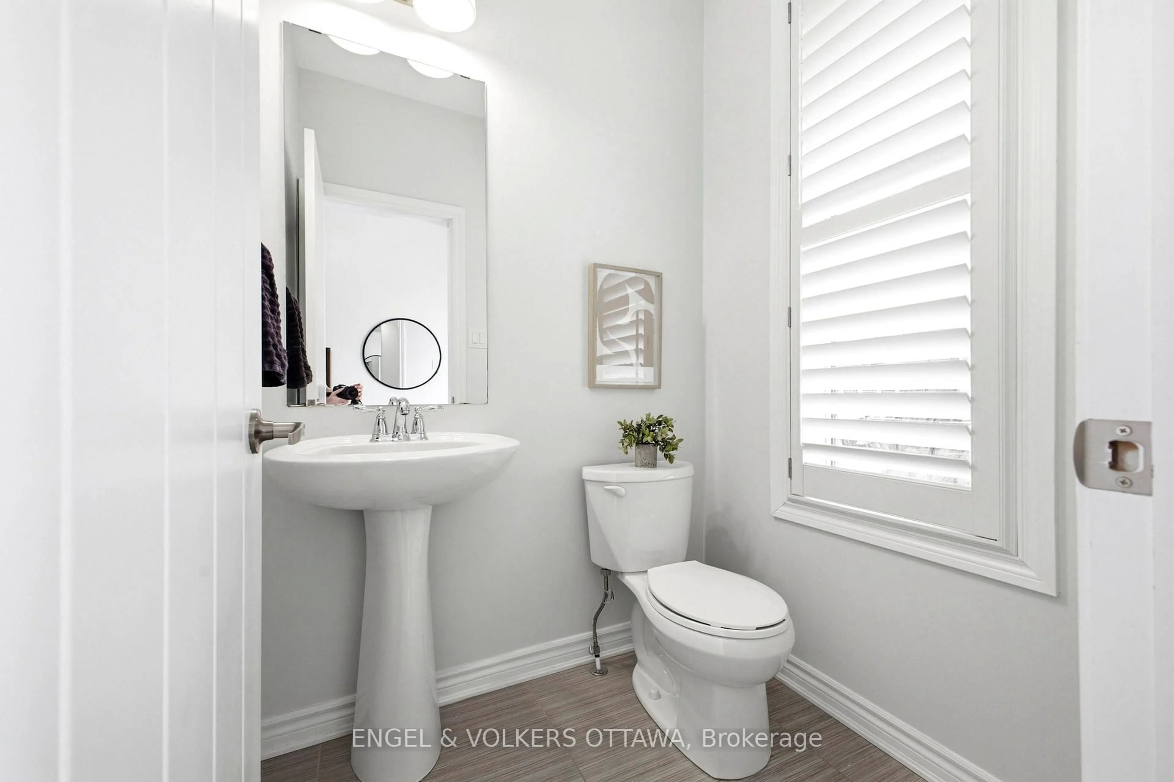 Contemporary bathroom, ceramic/tile floor for 252 Rue Des Soldats Riendeau St, Ottawa Ontario K2J 5Z4