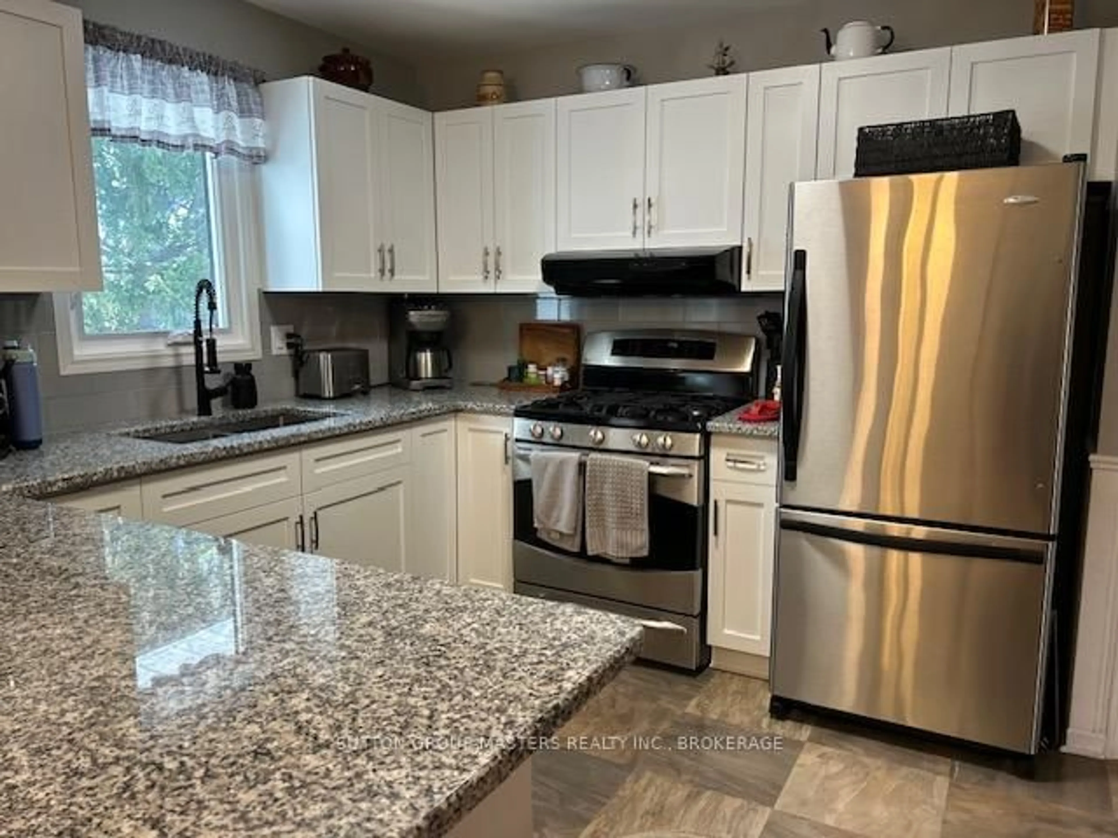 Open concept kitchen, ceramic/tile floor for 1496 Sydenham Rd, Kingston Ontario K7L 4V4