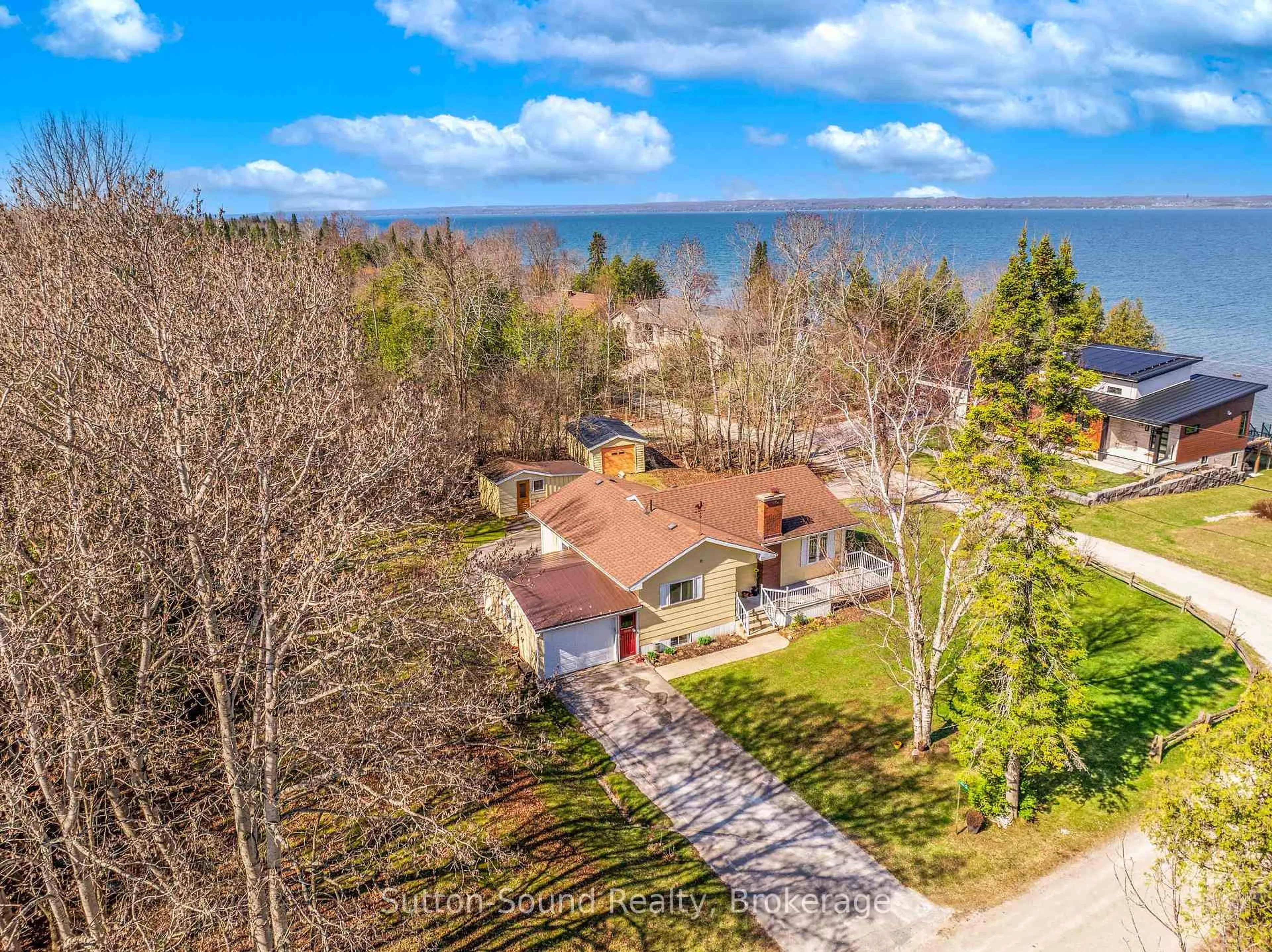 A pic from outside/outdoor area/front of a property/back of a property/a pic from drone, water/lake/river/ocean view for 125 Paradise Bay Rd, Meaford Ontario N0H 1B0