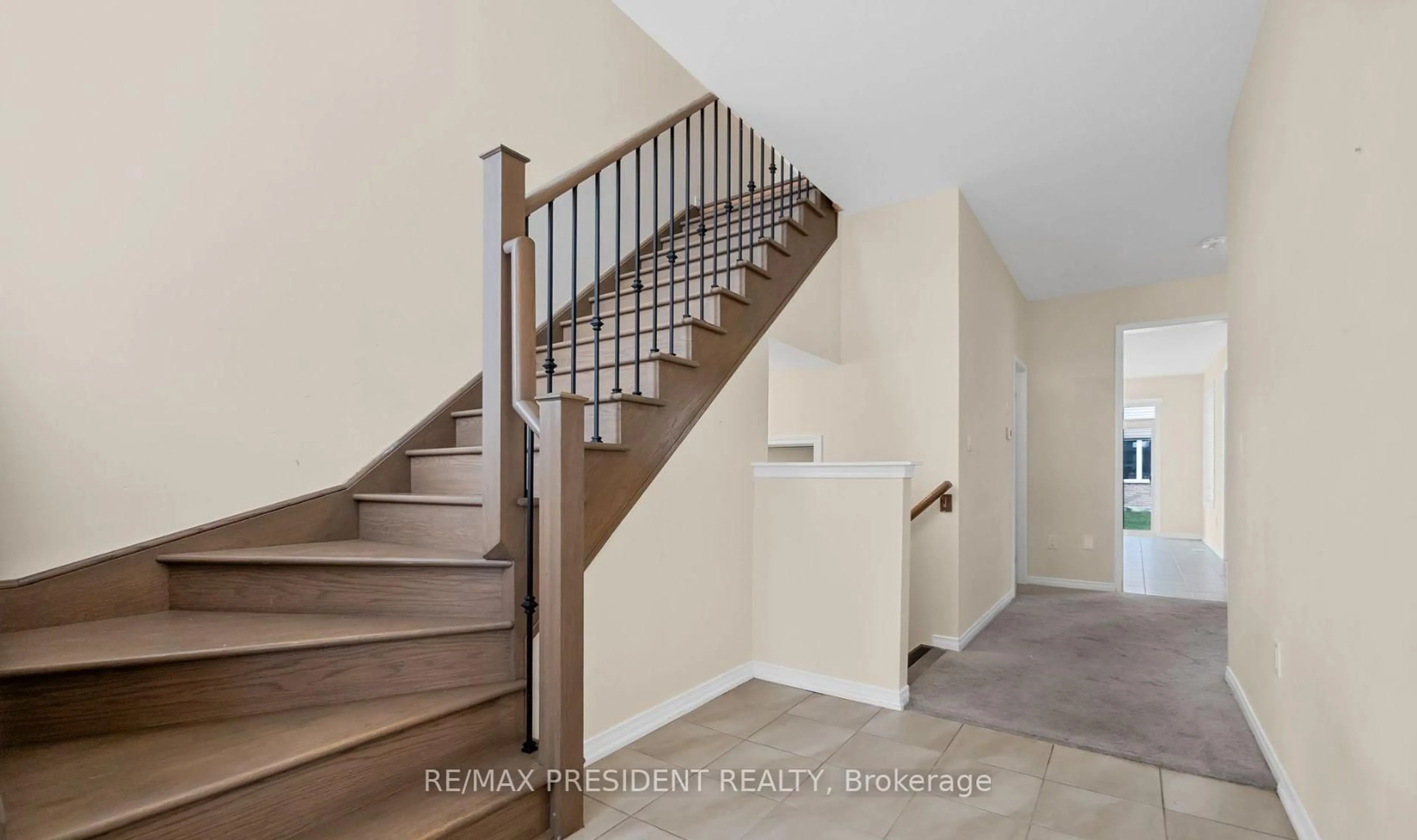 Stairs for 25 Seanesy Dr, Thorold Ontario L3B 0G5