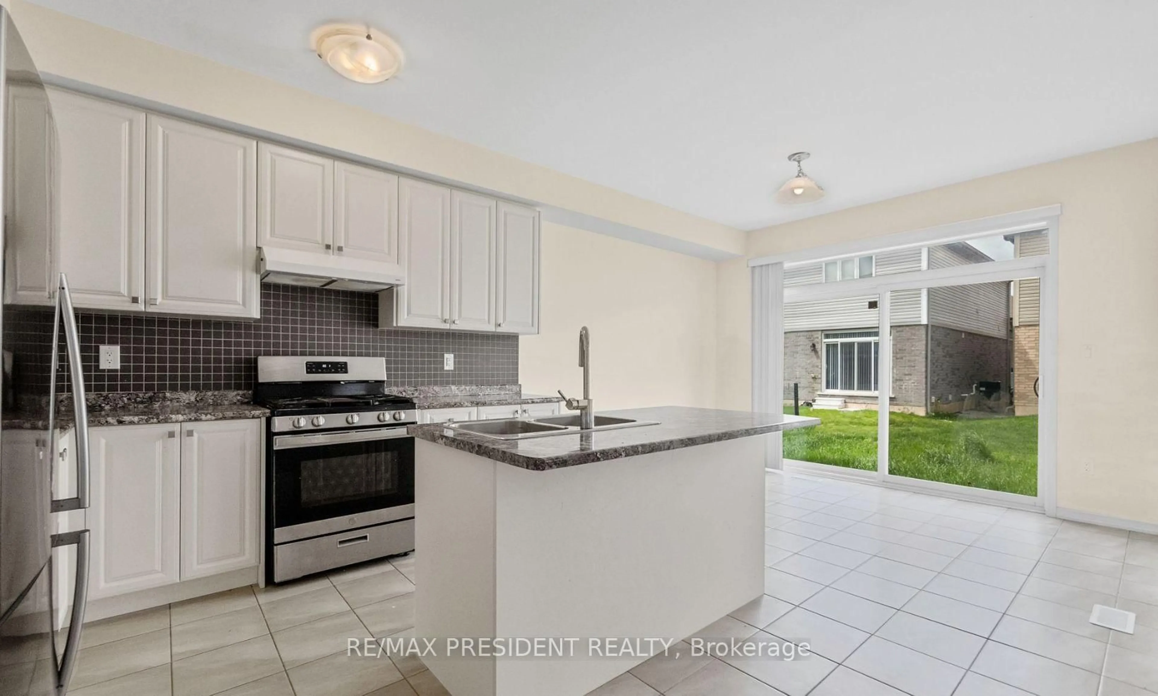 Open concept kitchen, ceramic/tile floor for 25 Seanesy Dr, Thorold Ontario L3B 0G5