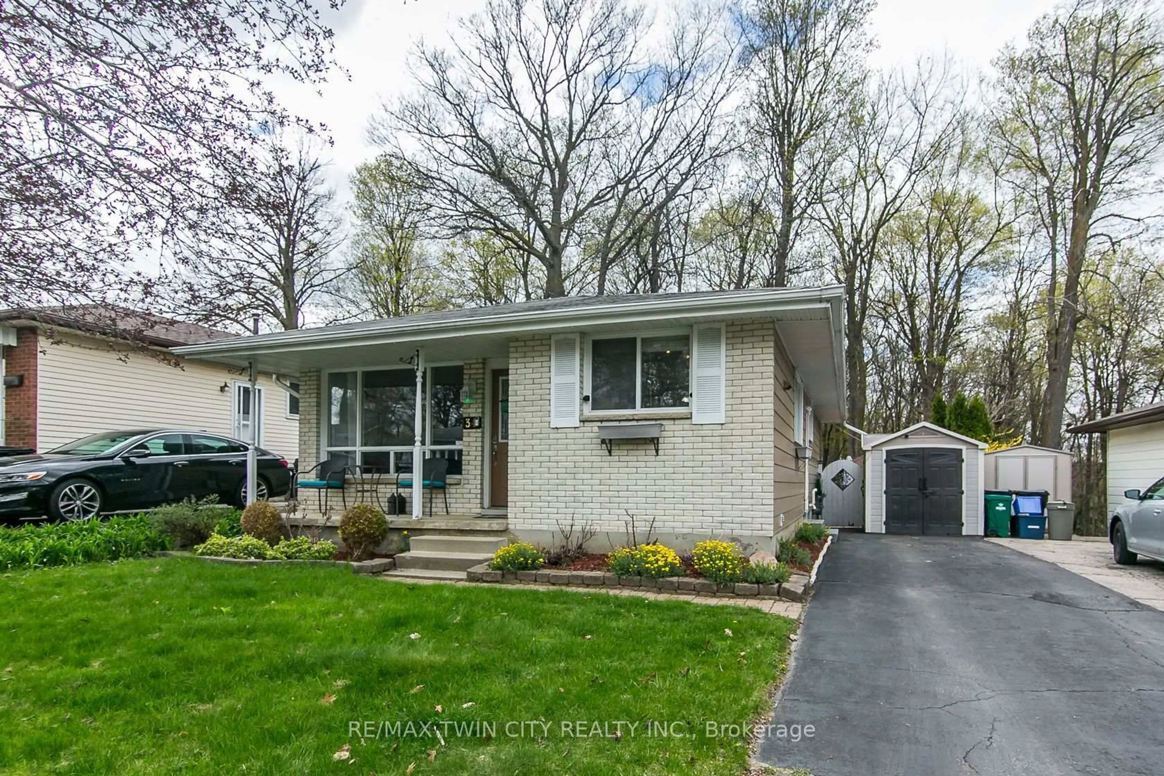 Home with vinyl exterior material, street for 34 Blackhorne Cres, Kitchener Ontario N2E 1T1