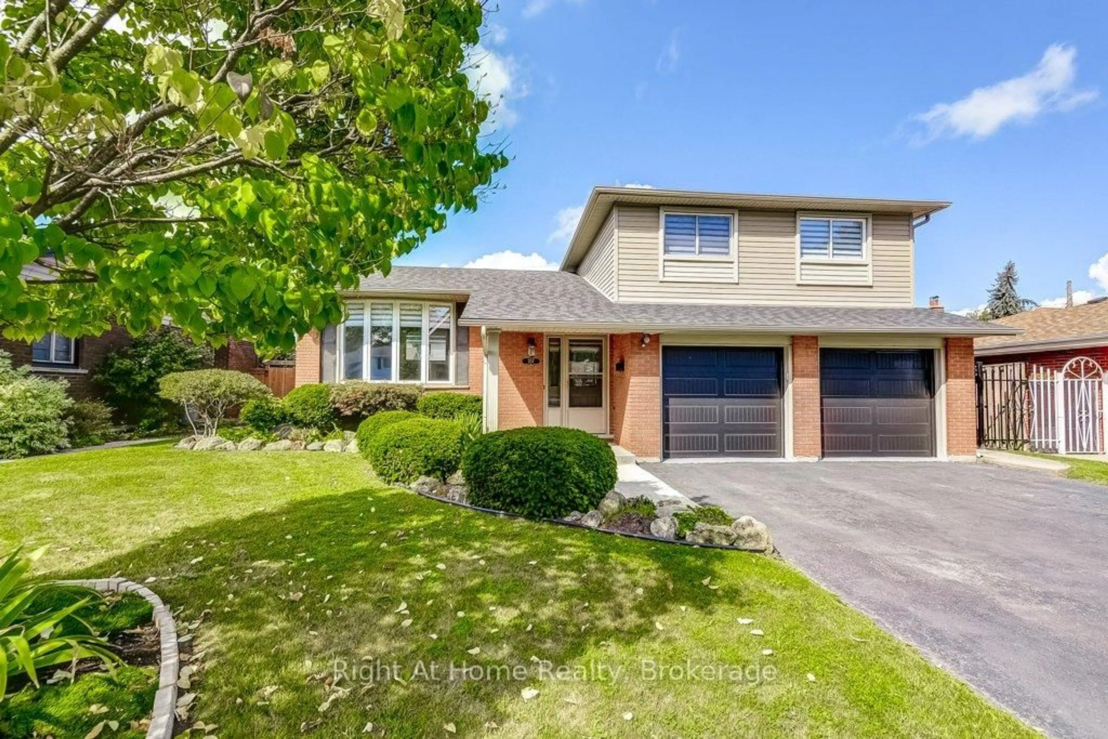 Home with brick exterior material, street for 207 Montmorency Dr, Hamilton Ontario L8K 5H3