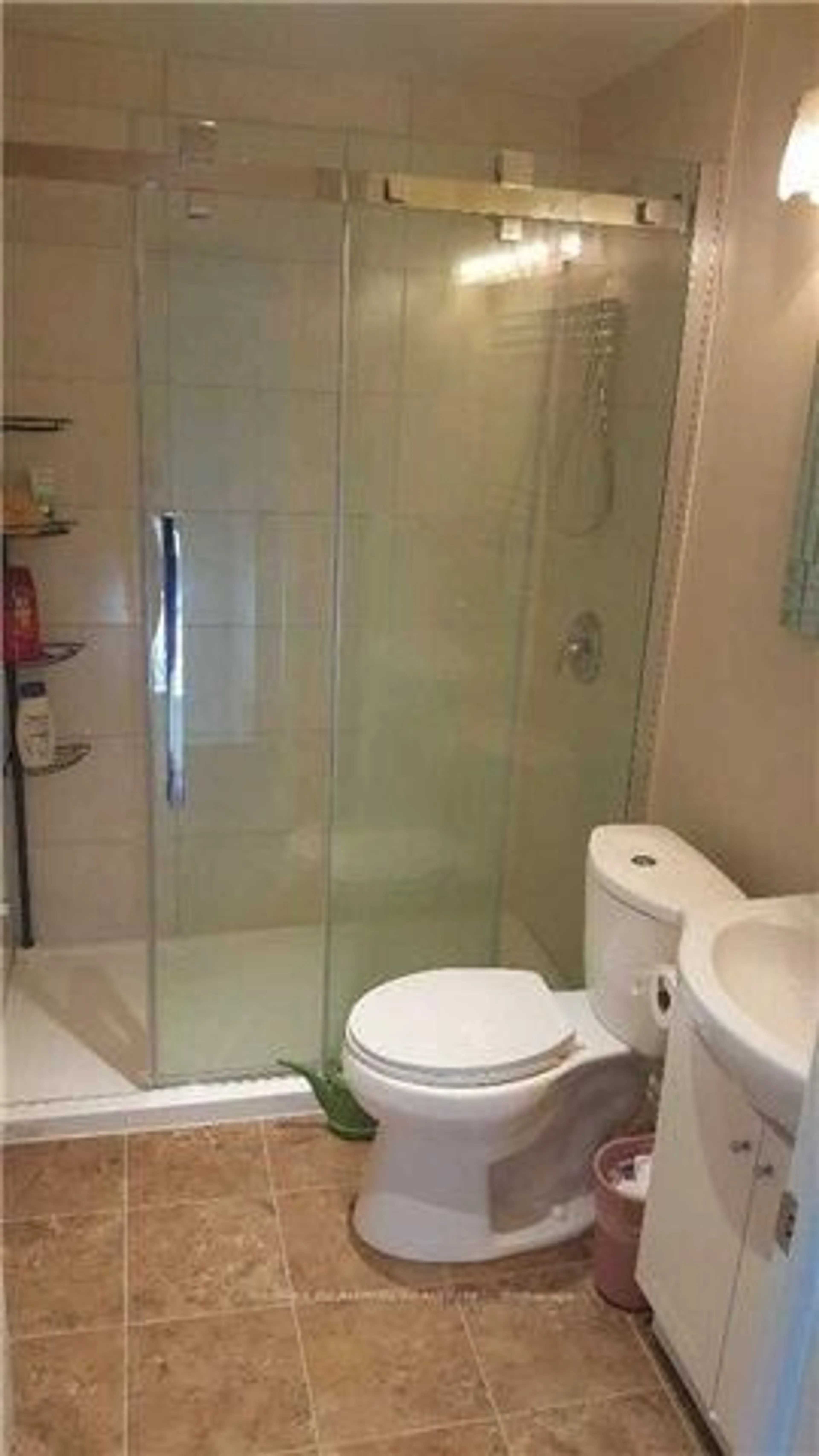 Standard bathroom, unknown for 28 Hollywood St, Hamilton Ontario L8S 3K6