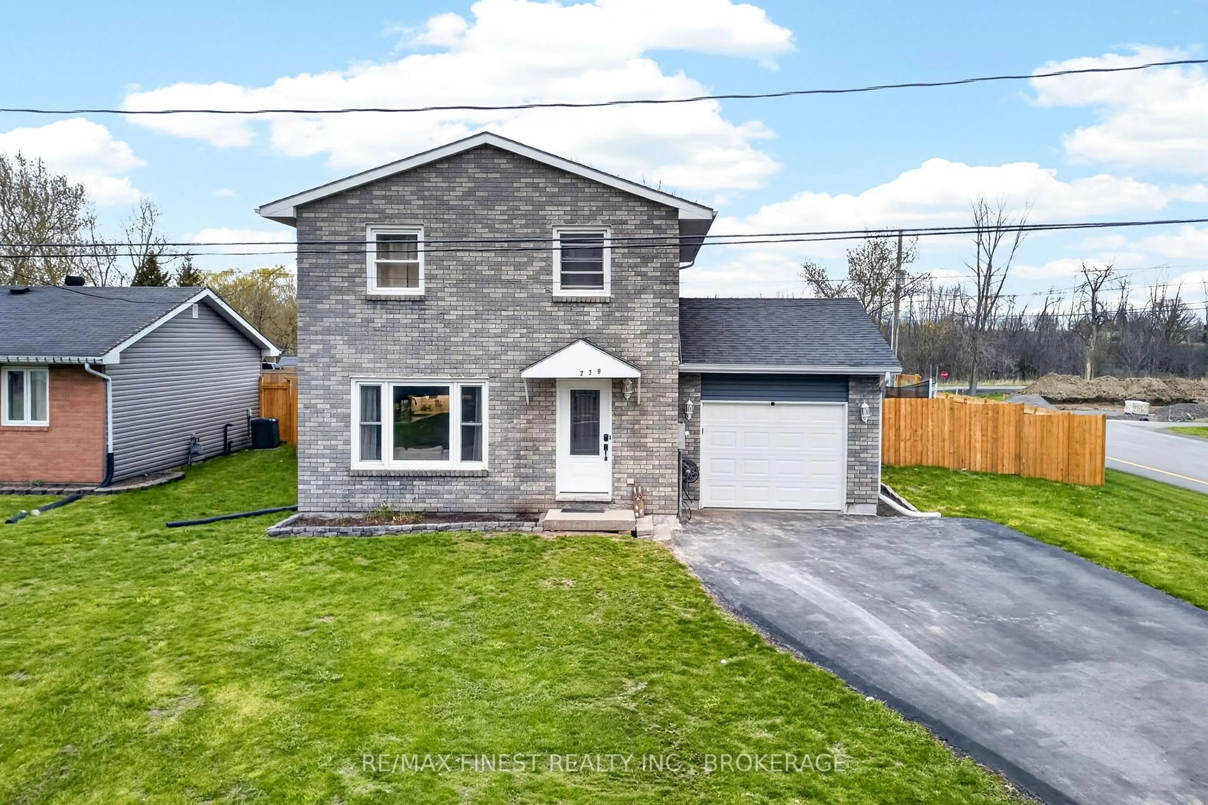 A pic from outside/outdoor area/front of a property/back of a property/a pic from drone, street for 239 Cross St, Deseronto Ontario K0K 1X0