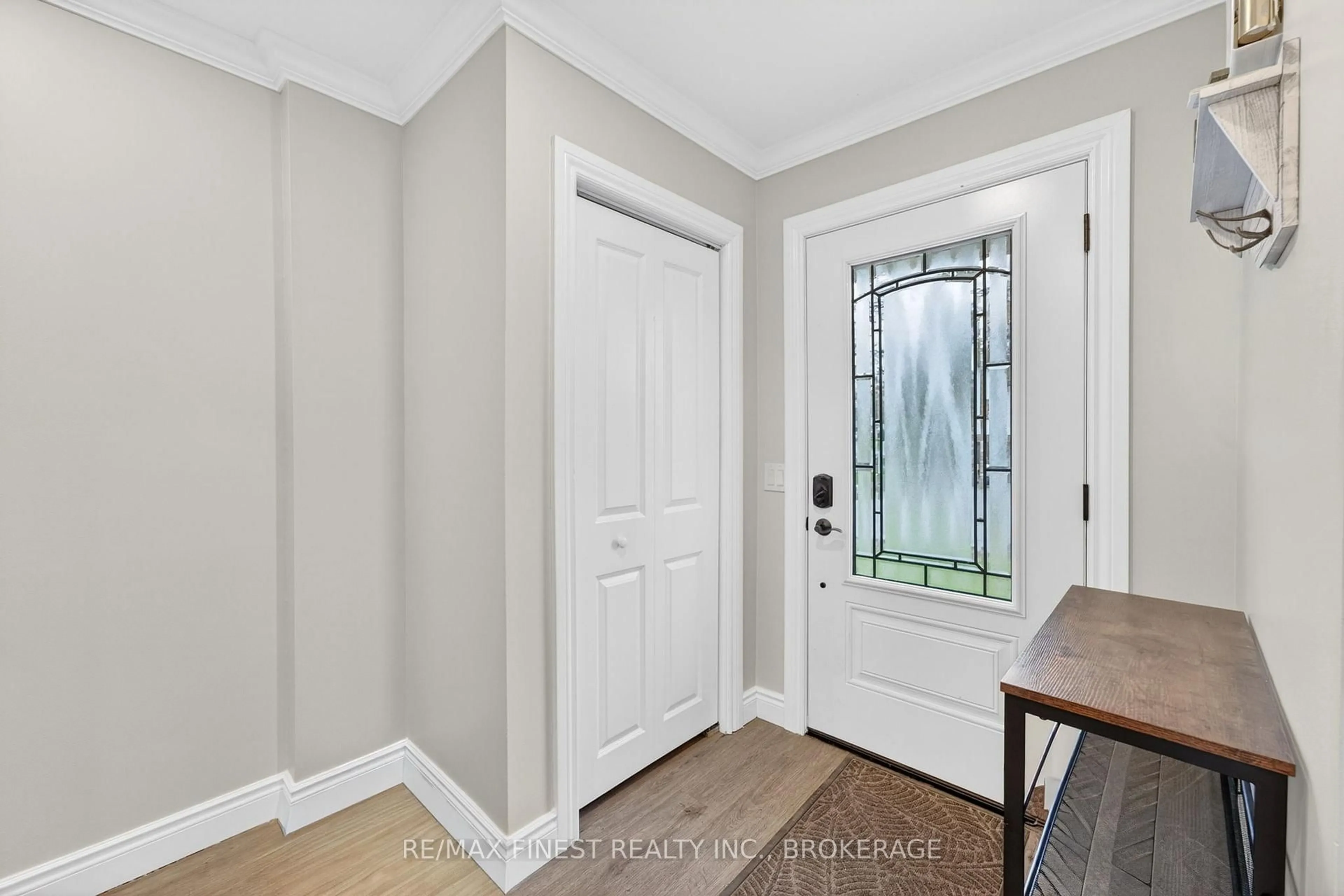 Indoor entryway for 239 Cross St, Deseronto Ontario K0K 1X0
