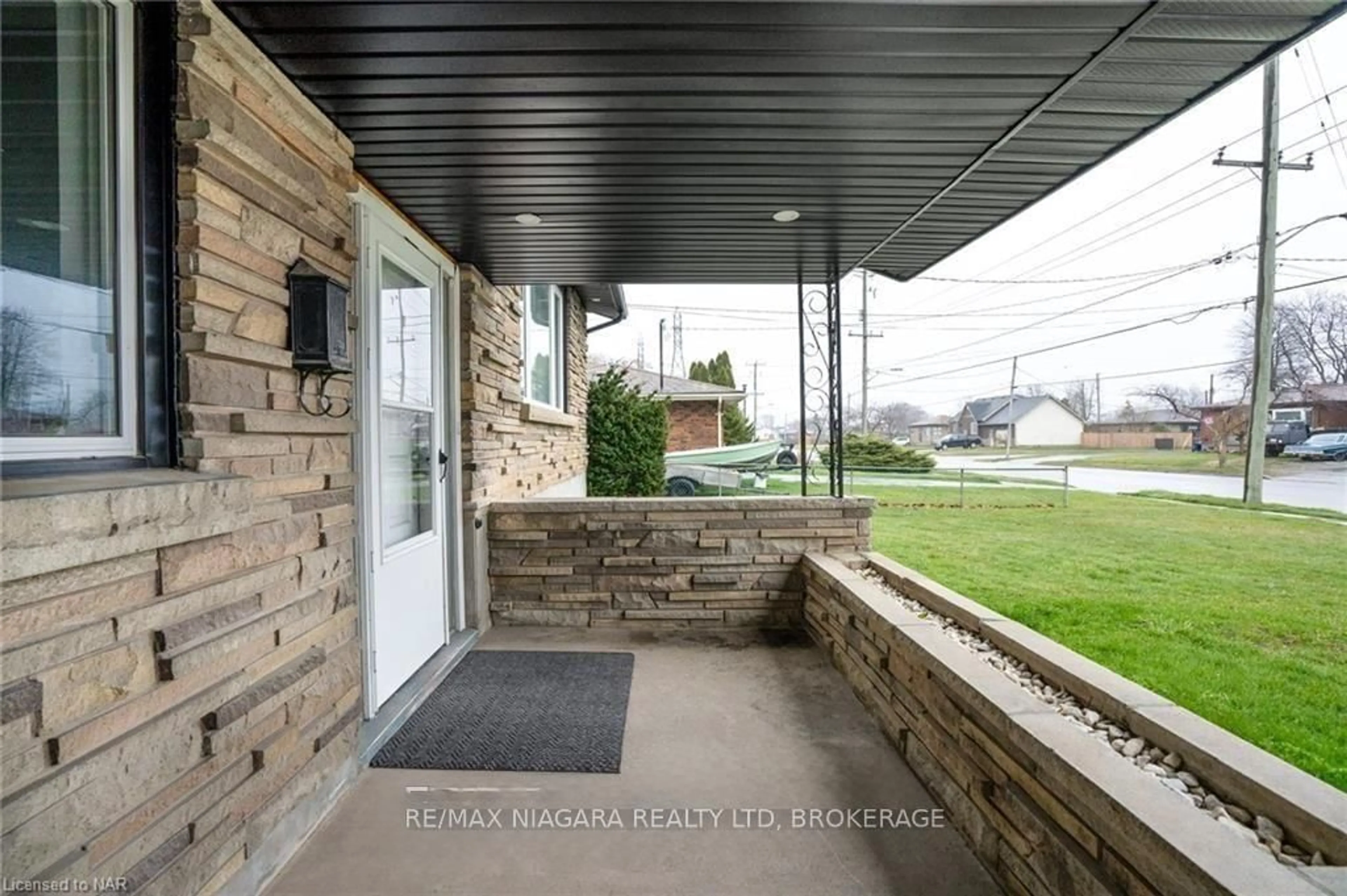 Unknown for 1075 Ontario Rd, Welland Ontario L3B 5E5