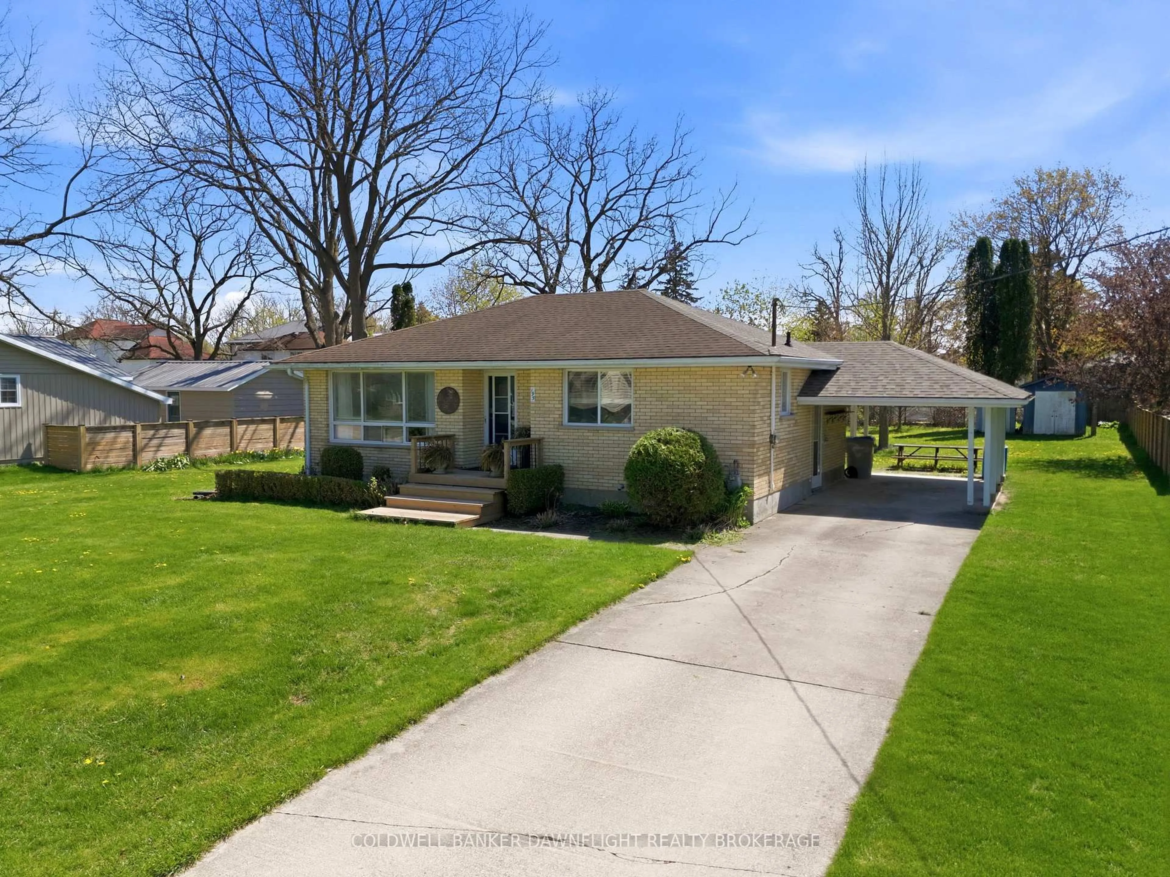 A pic from outside/outdoor area/front of a property/back of a property/a pic from drone, street for 195 Bethany St, North Middlesex Ontario N0M 2K0