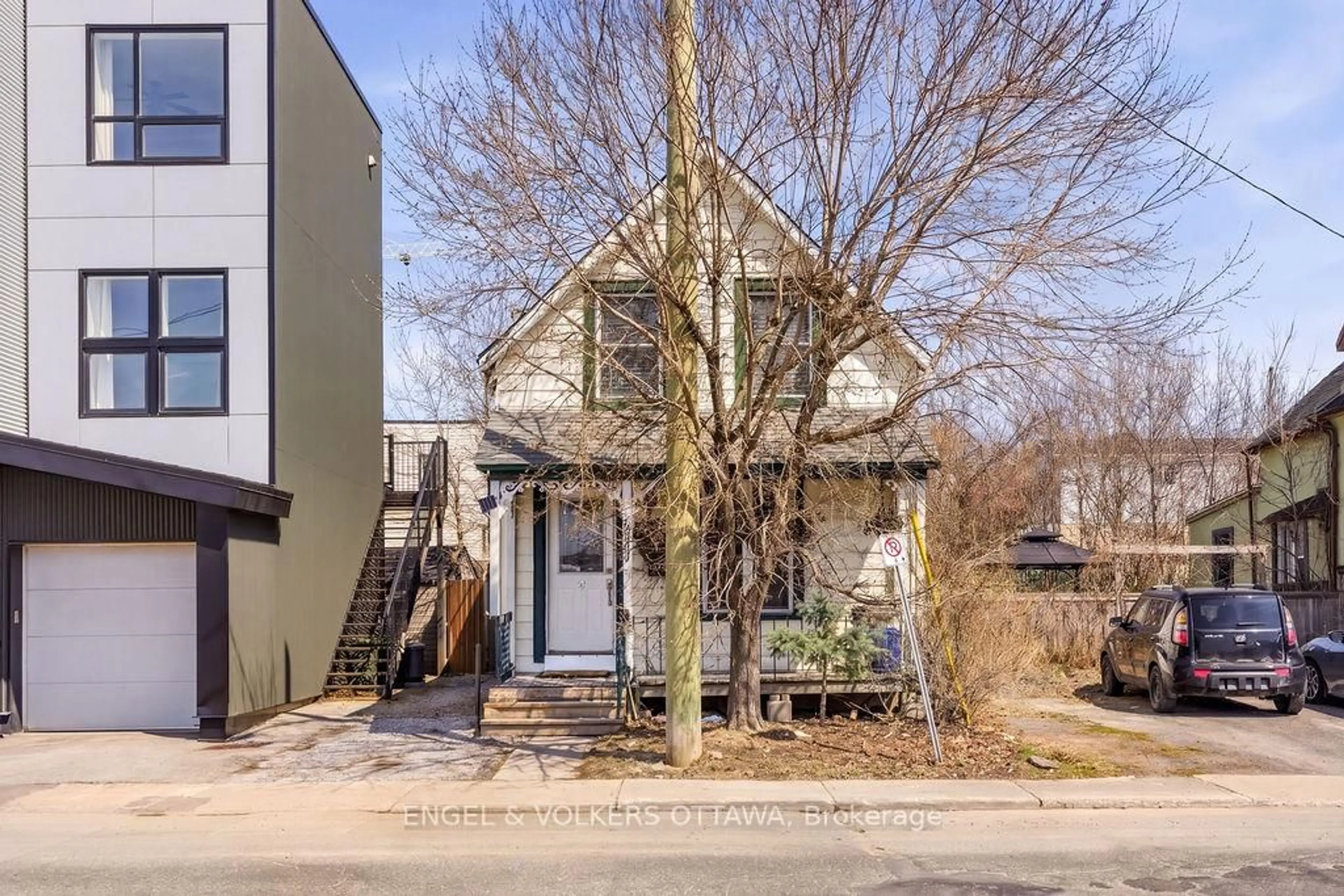 Unknown for 477 Booth St, Ottawa Ontario K1R 7L1