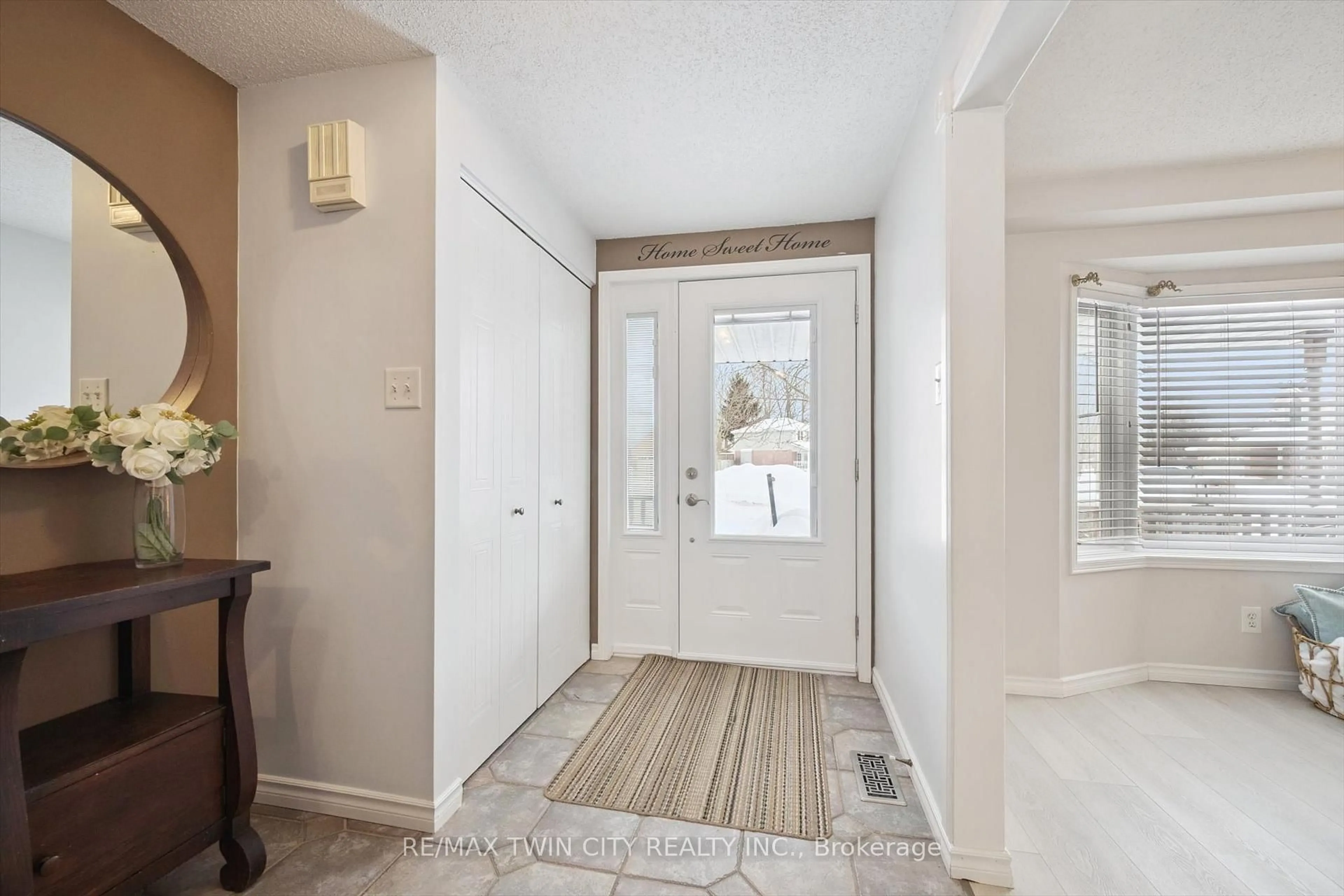 Indoor entryway for 98 Old Maple Lane, Kitchener Ontario N2N 3B3