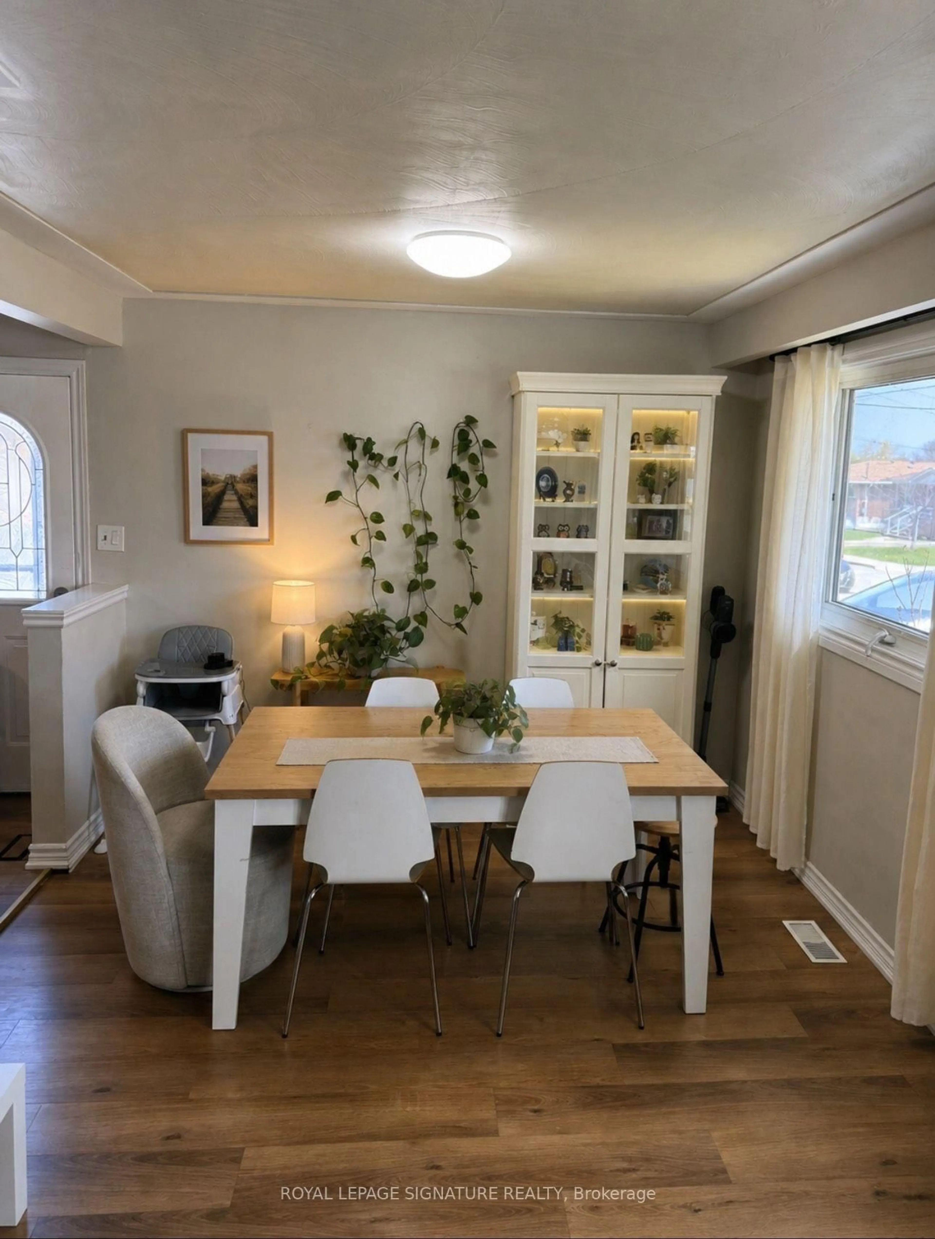 Dining room, wood/laminate floor for 66 Victor Blvd, Hamilton Ontario L9A 2V4