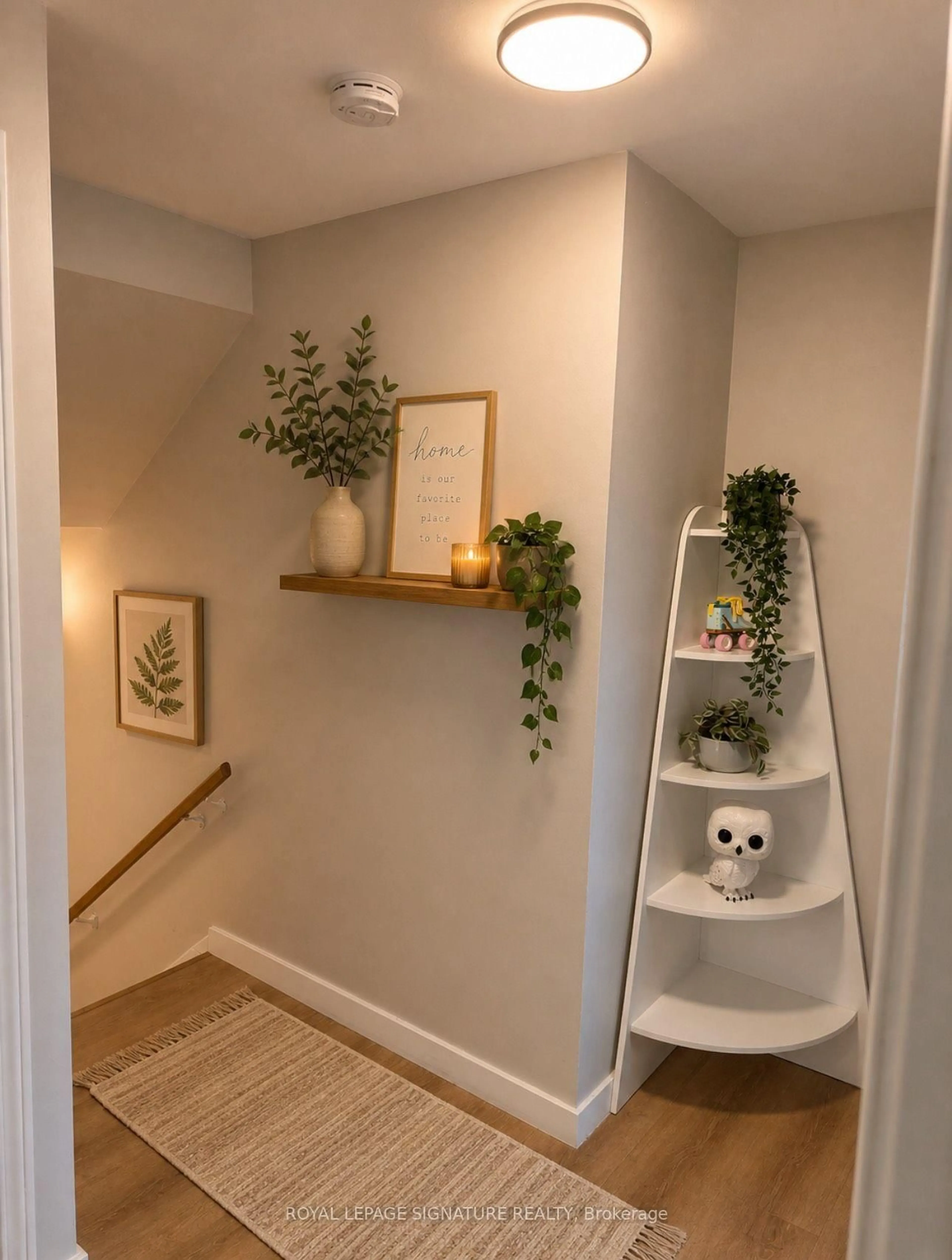 Indoor entryway for 66 Victor Blvd, Hamilton Ontario L9A 2V4