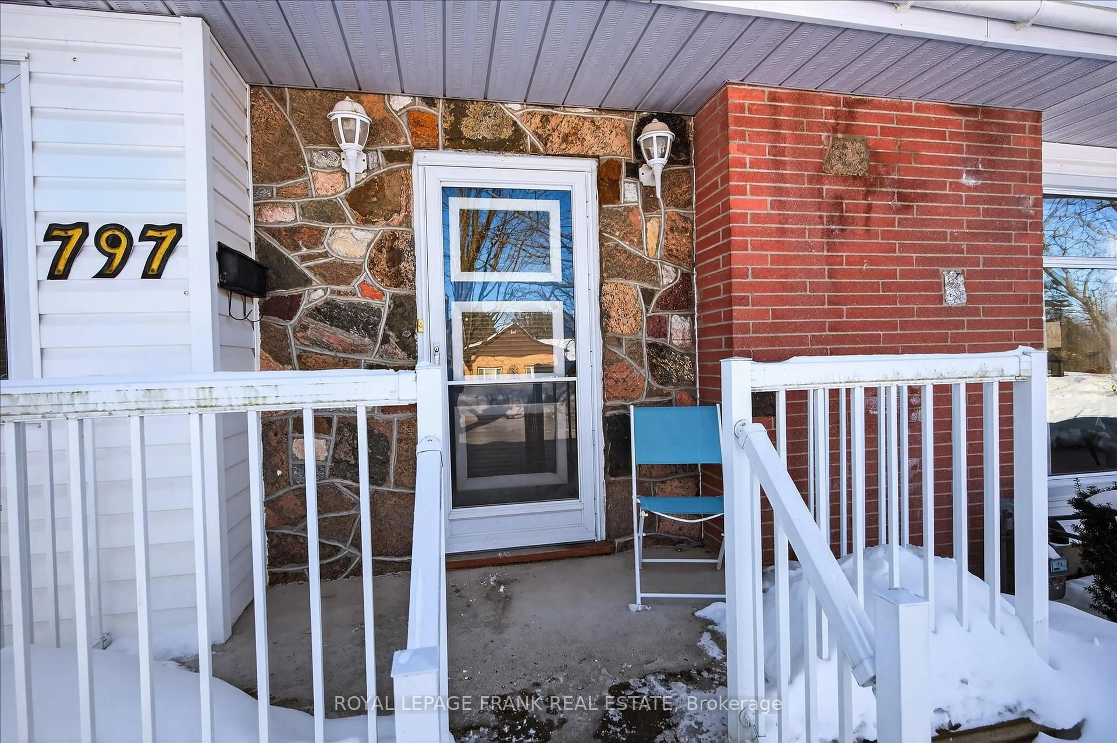Indoor entryway for 797 Valleyview Dr, Peterborough Ontario K9J 6P9