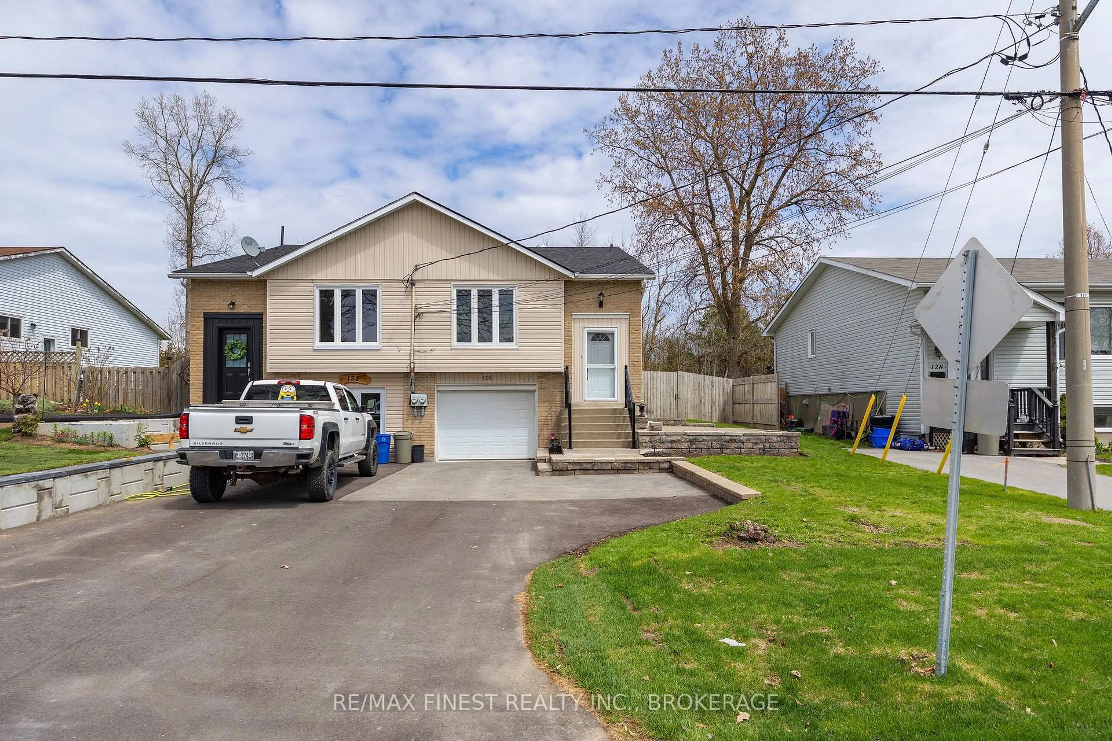 A pic from outside/outdoor area/front of a property/back of a property/a pic from drone, street for 130 Sir John Johnson Dr, Bath Ontario K0H 1G0