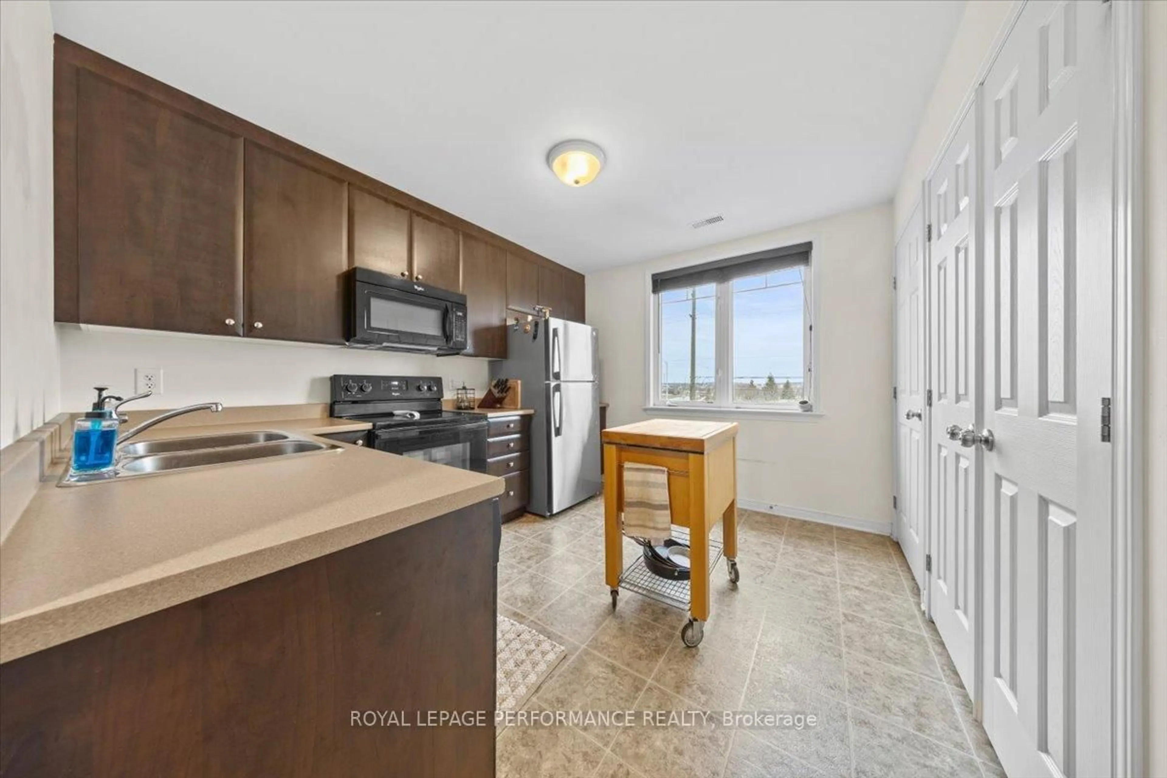 Standard kitchen, unknown for 232 Shanly Private, Ottawa Ontario K2J 5X6
