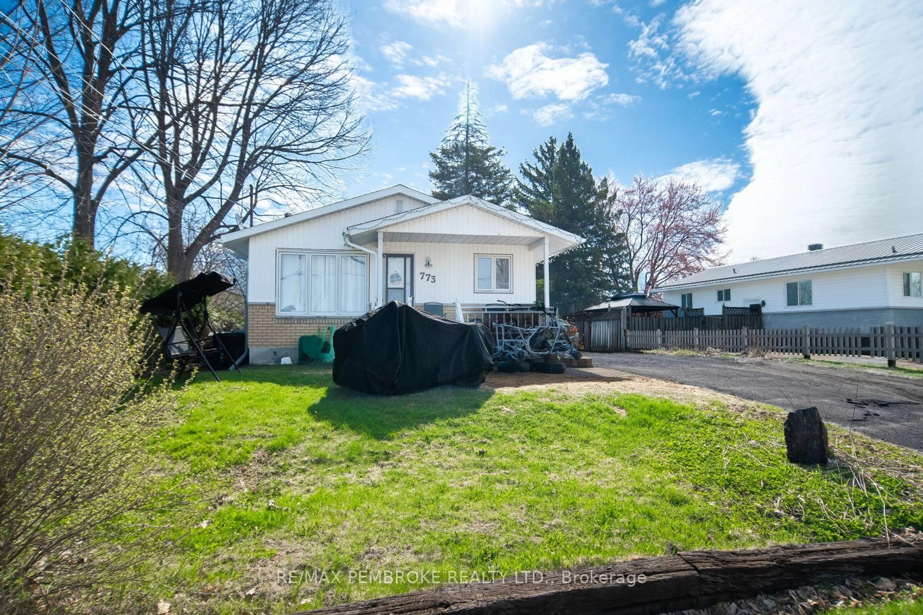 Unknown for 773 Leahey St, Pembroke Ontario K8A 1B5