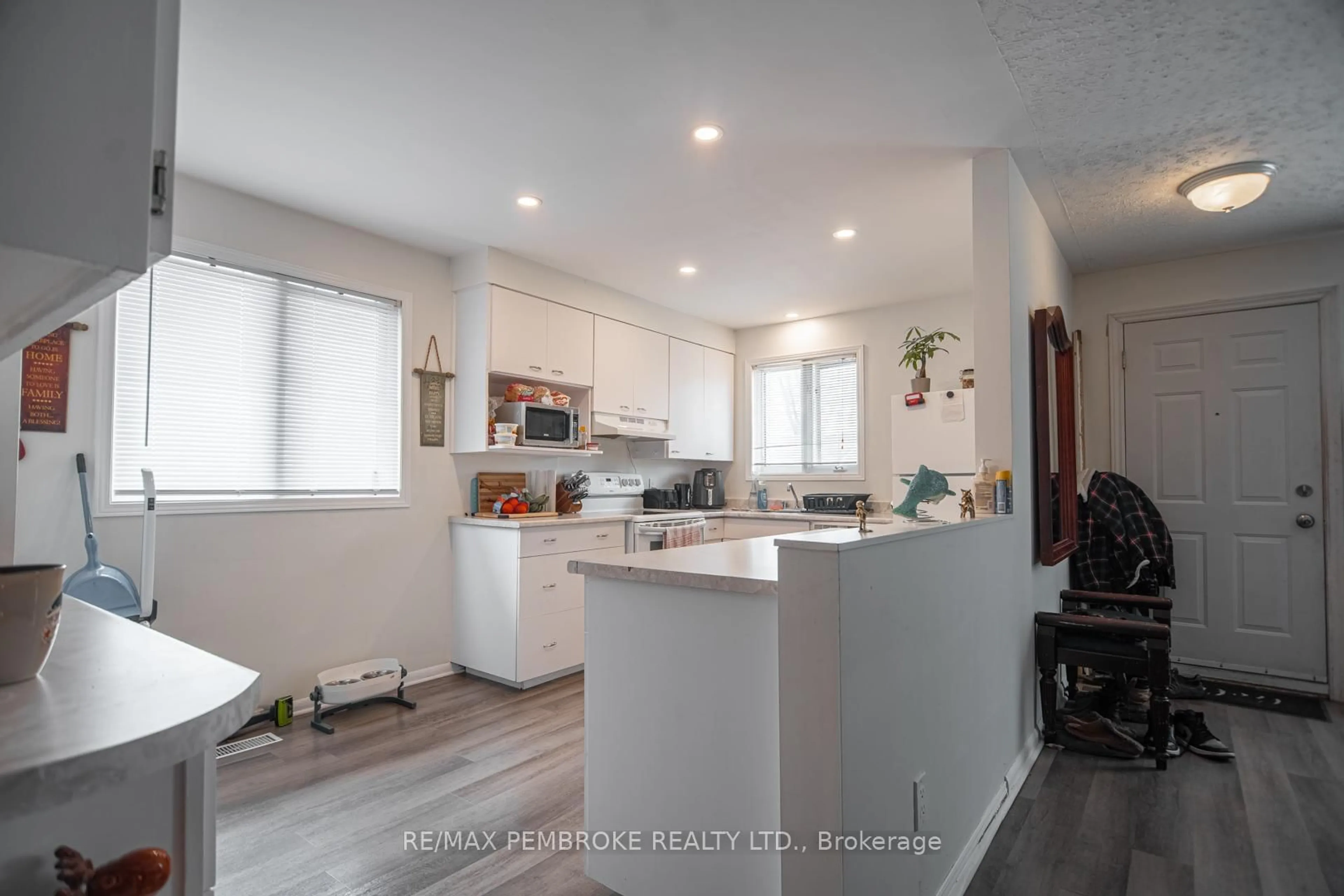 Open concept kitchen, unknown for 773 Leahey St, Pembroke Ontario K8A 1B5