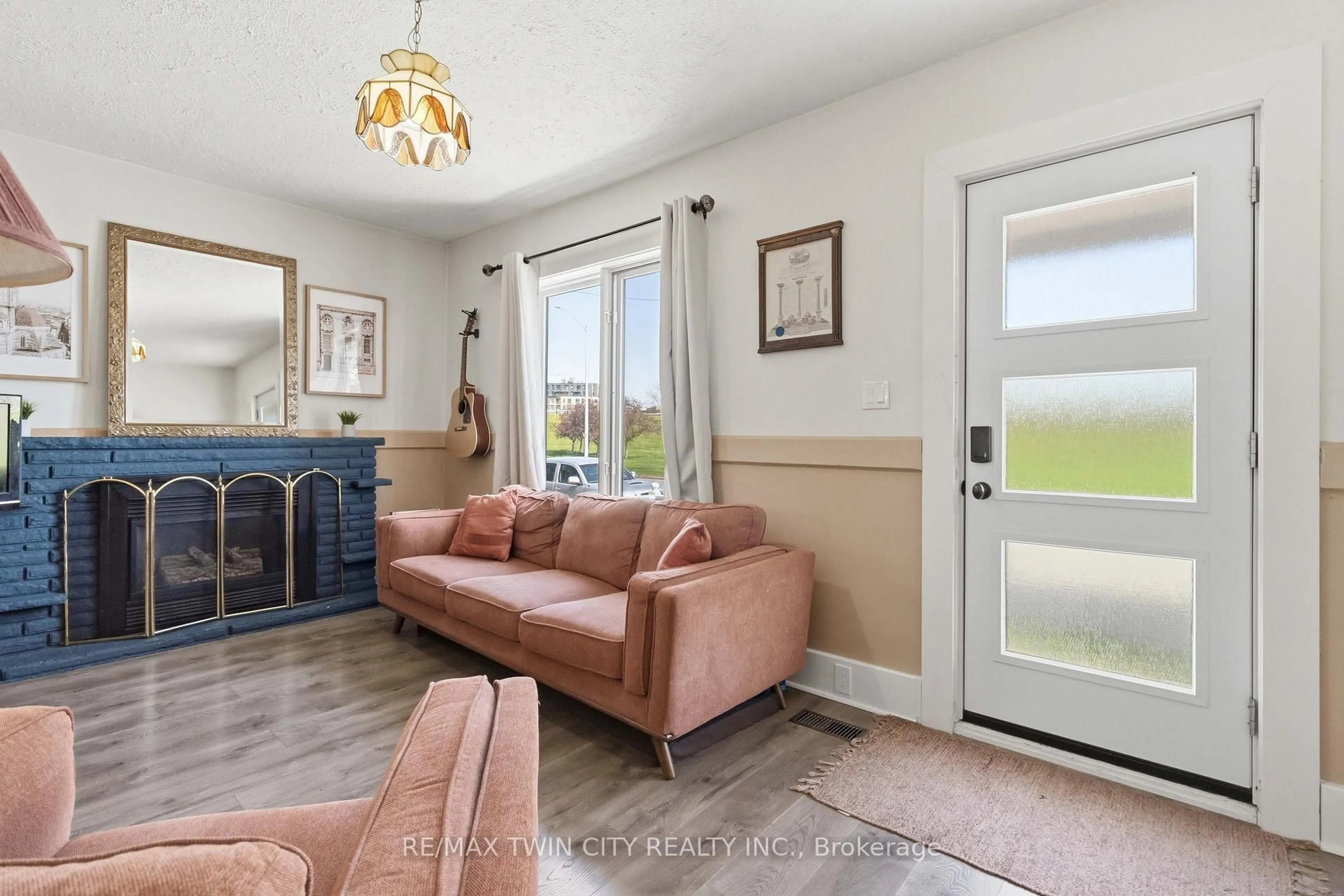 Living room with furniture, unknown for 7 Ontario St, Brantford Ontario N3S 2B7