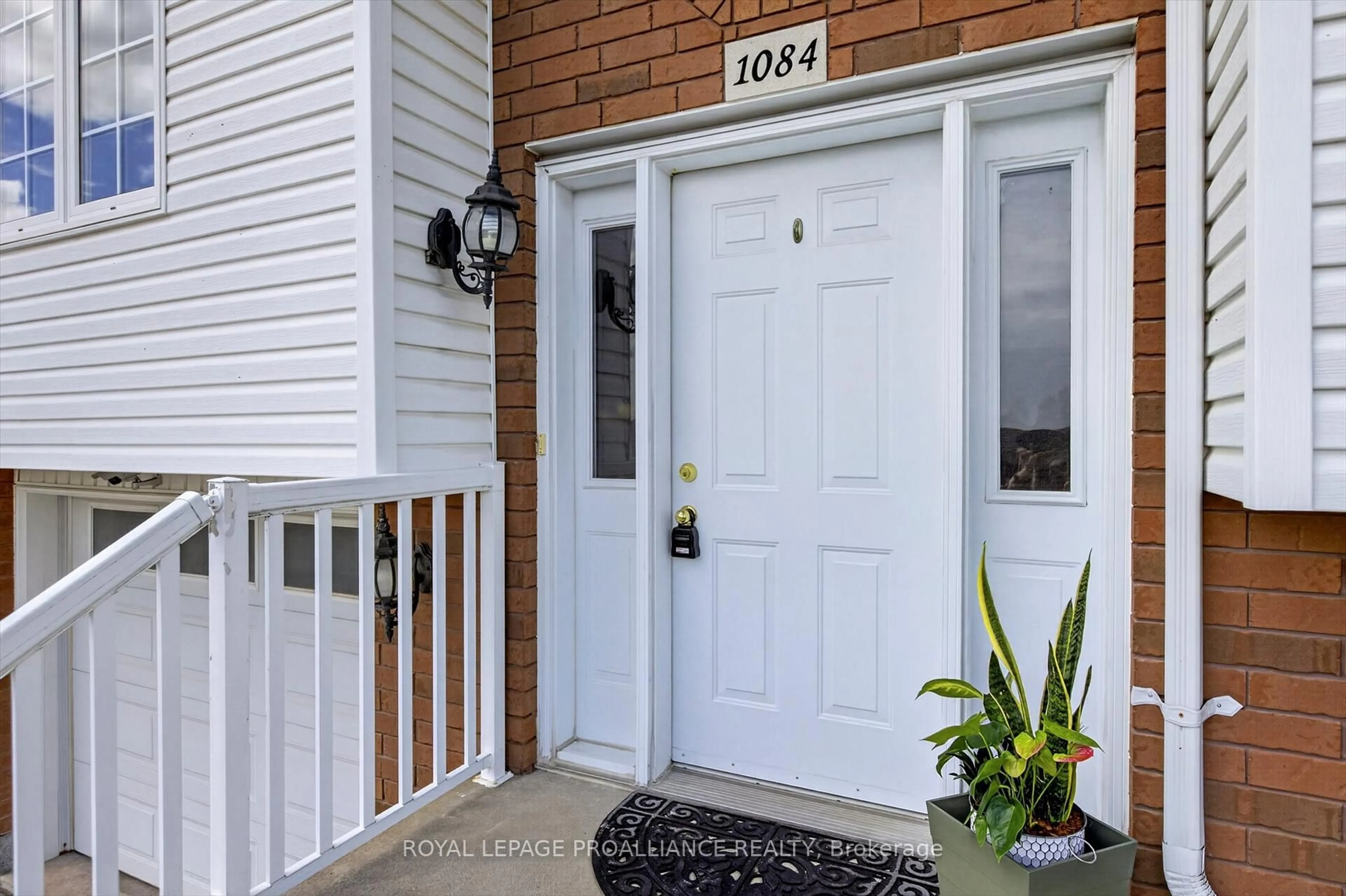 Indoor entryway for 1084 Afton Rd, Peterborough Ontario K9J 8L2