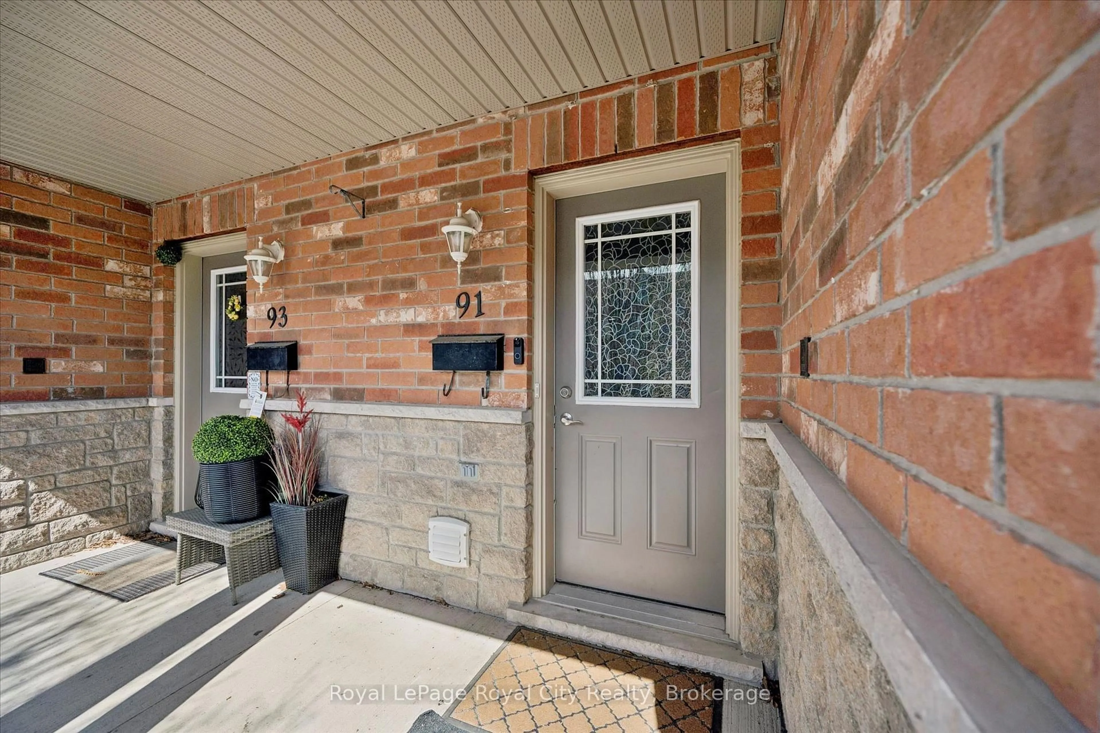 Indoor entryway for 91 Lambeth Way, Guelph Ontario N1L 0H1