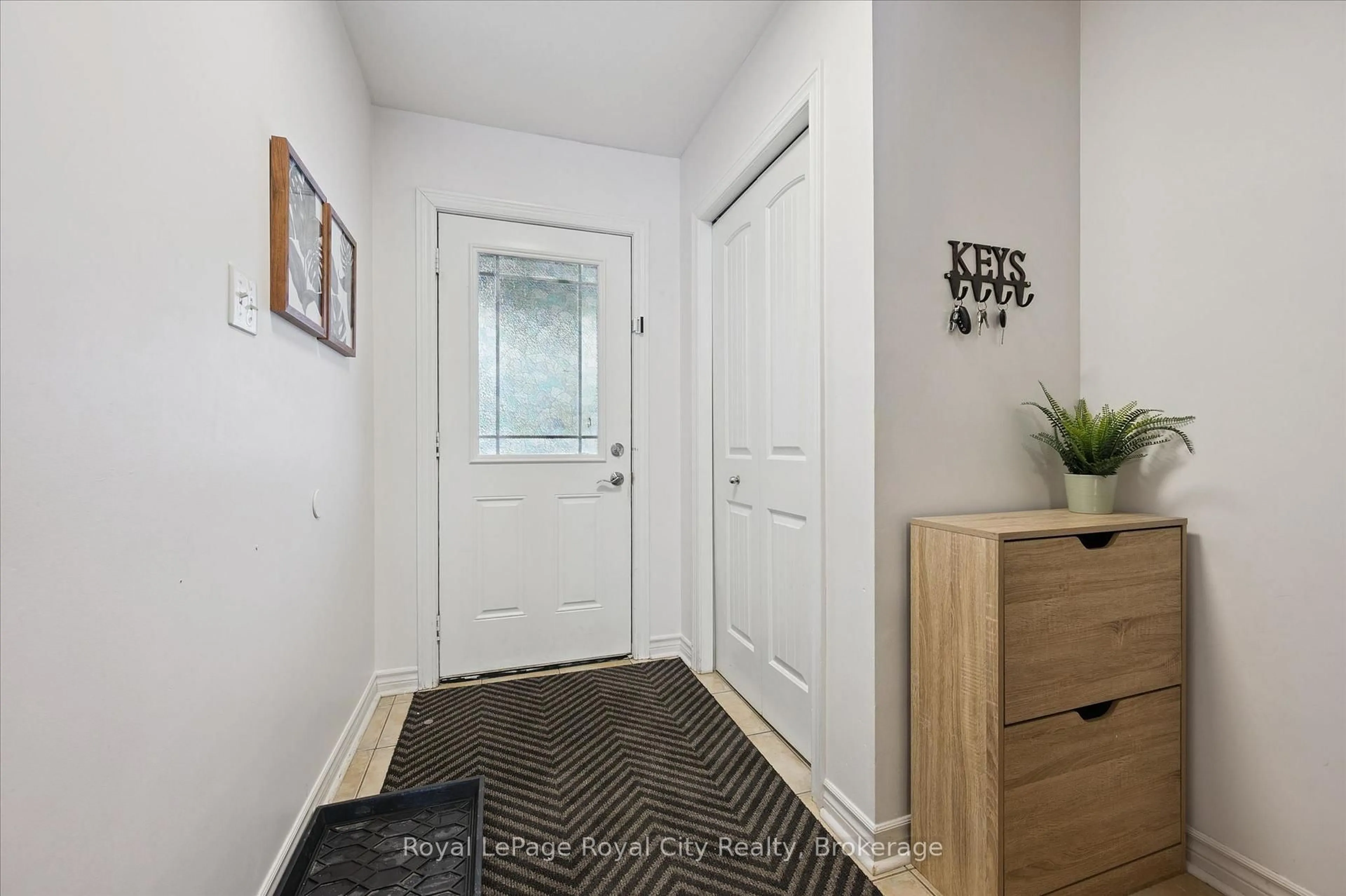 Indoor entryway for 91 Lambeth Way, Guelph Ontario N1L 0H1