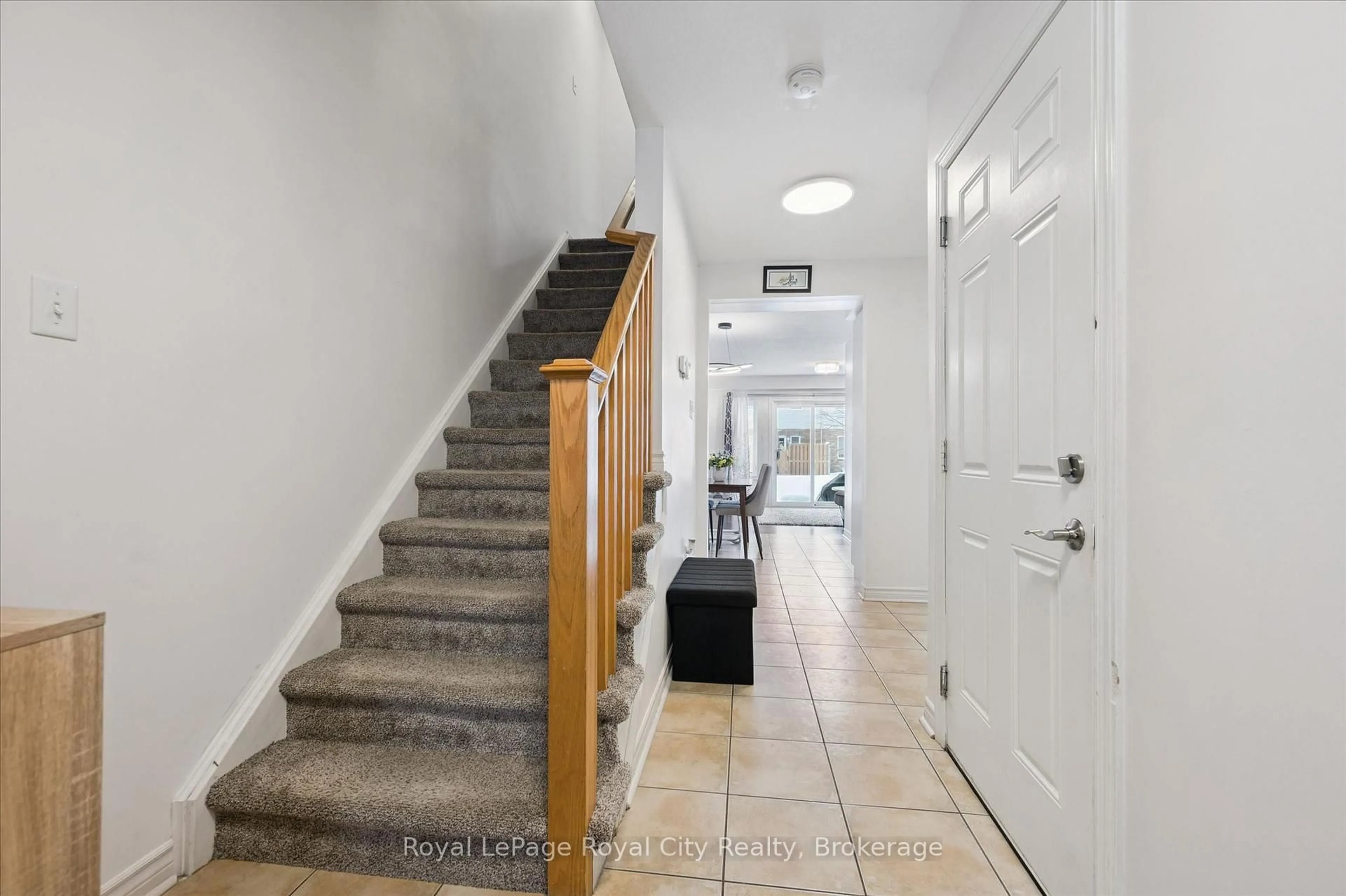 Indoor entryway for 91 Lambeth Way, Guelph Ontario N1L 0H1